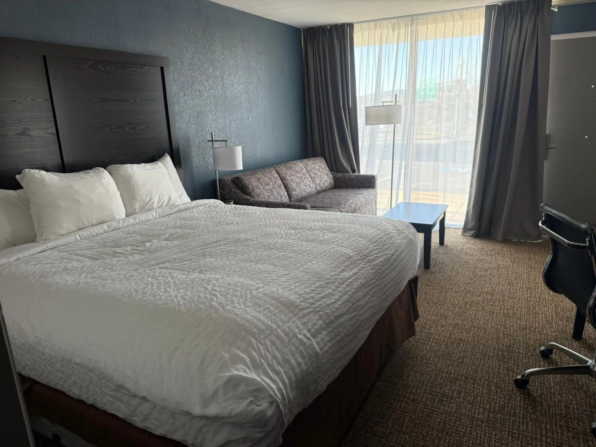 Bedroom in Sonesta Essential - Rapid City