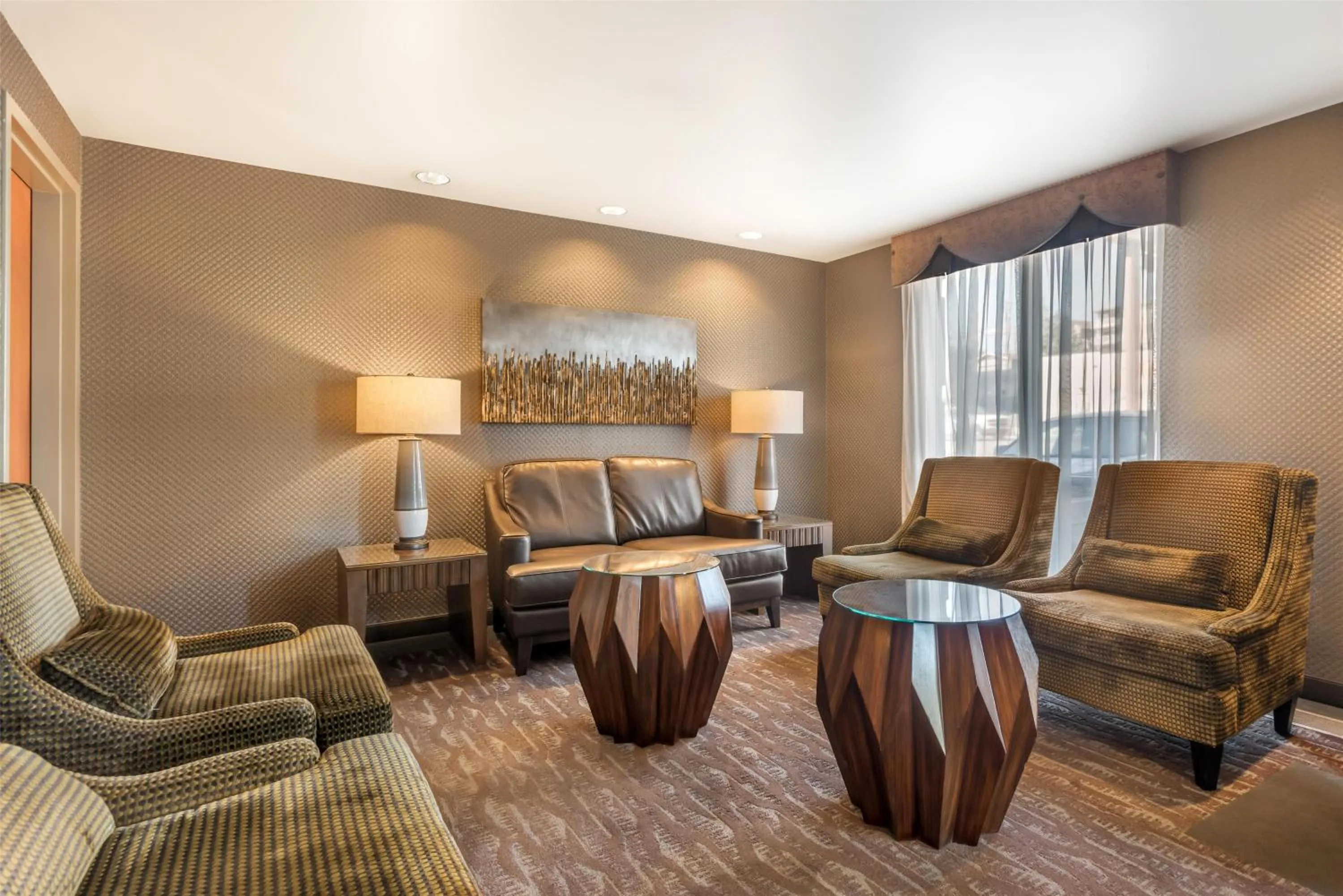 Lobby or reception in Best Western PLUS Calgary Centre Inn