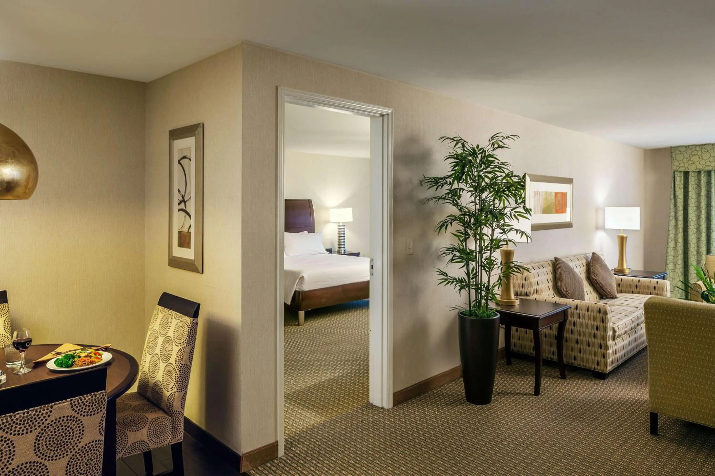 Deluxe King Suite with Shower - Mobility and Hearing Access in Hilton Garden Inn Eugene/Springfield