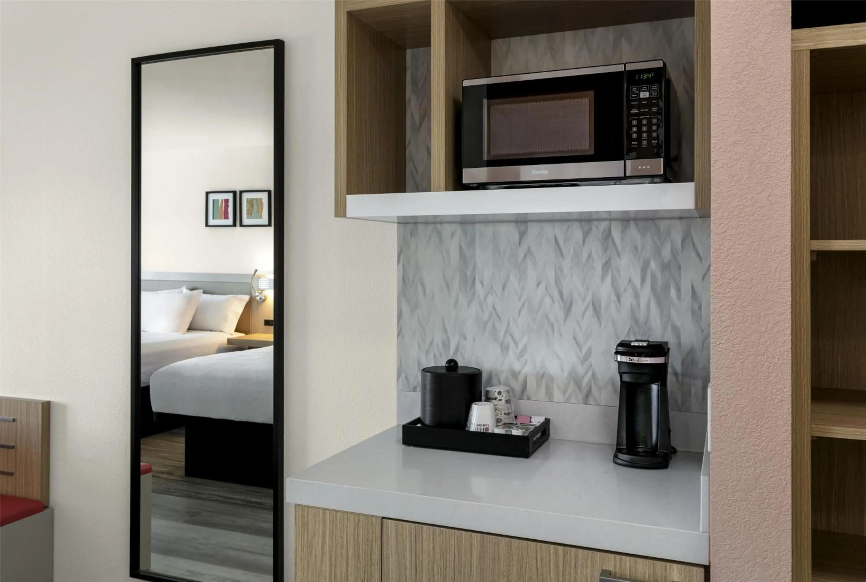 Photo of the whole room, Bed in Hilton Garden Inn Eugene/Springfield