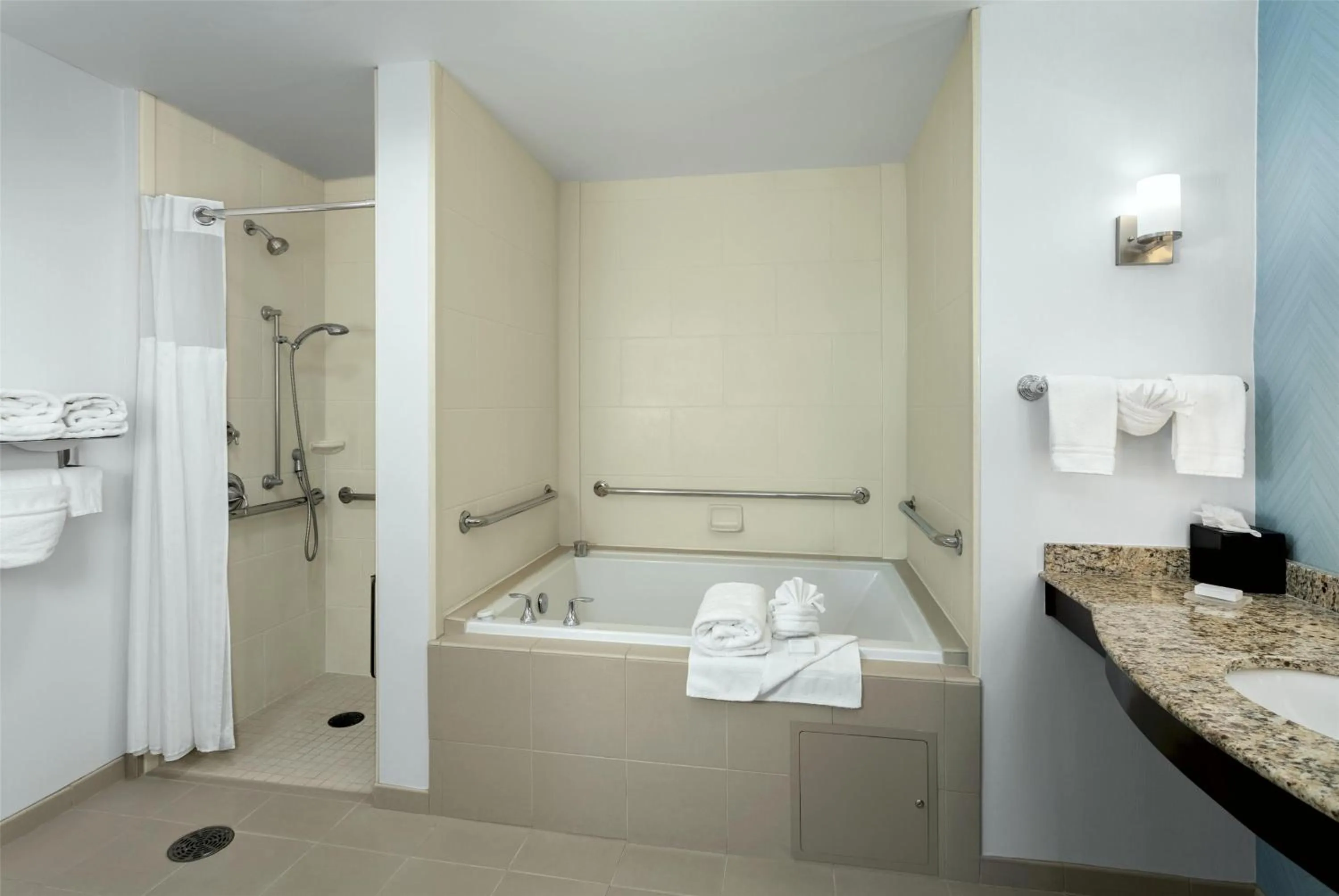 Bathroom in Hilton Garden Inn Eugene/Springfield