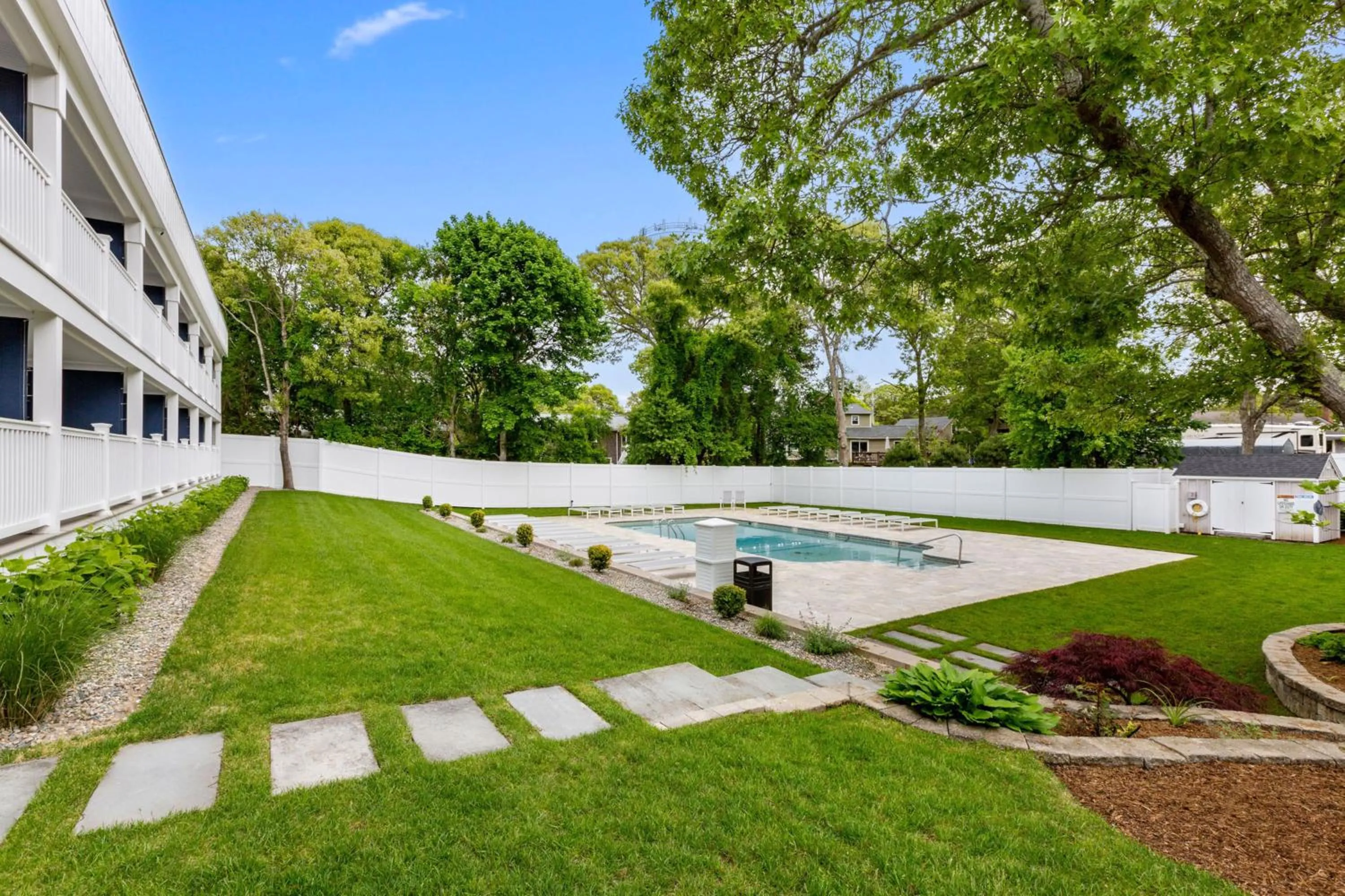 Swimming pool in Inn At Swan River