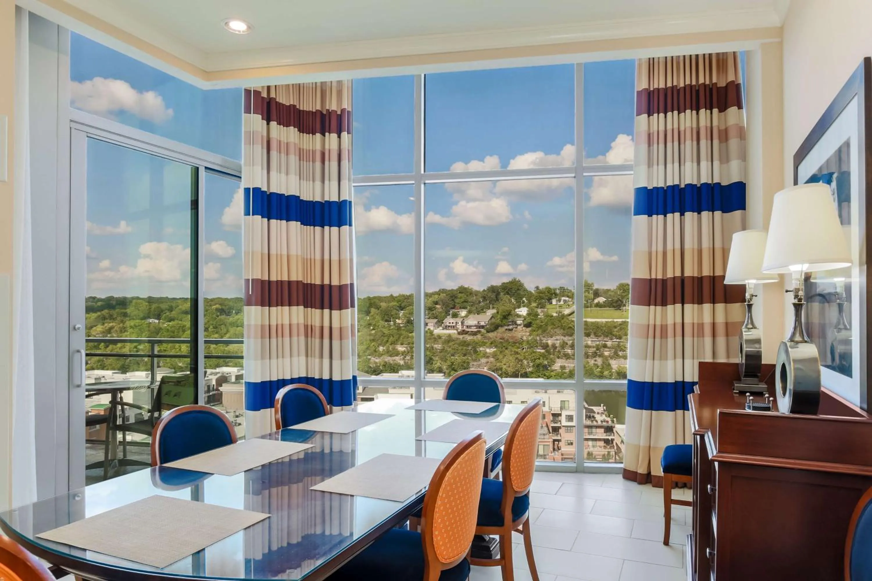 Living room in Hilton Branson Convention Center