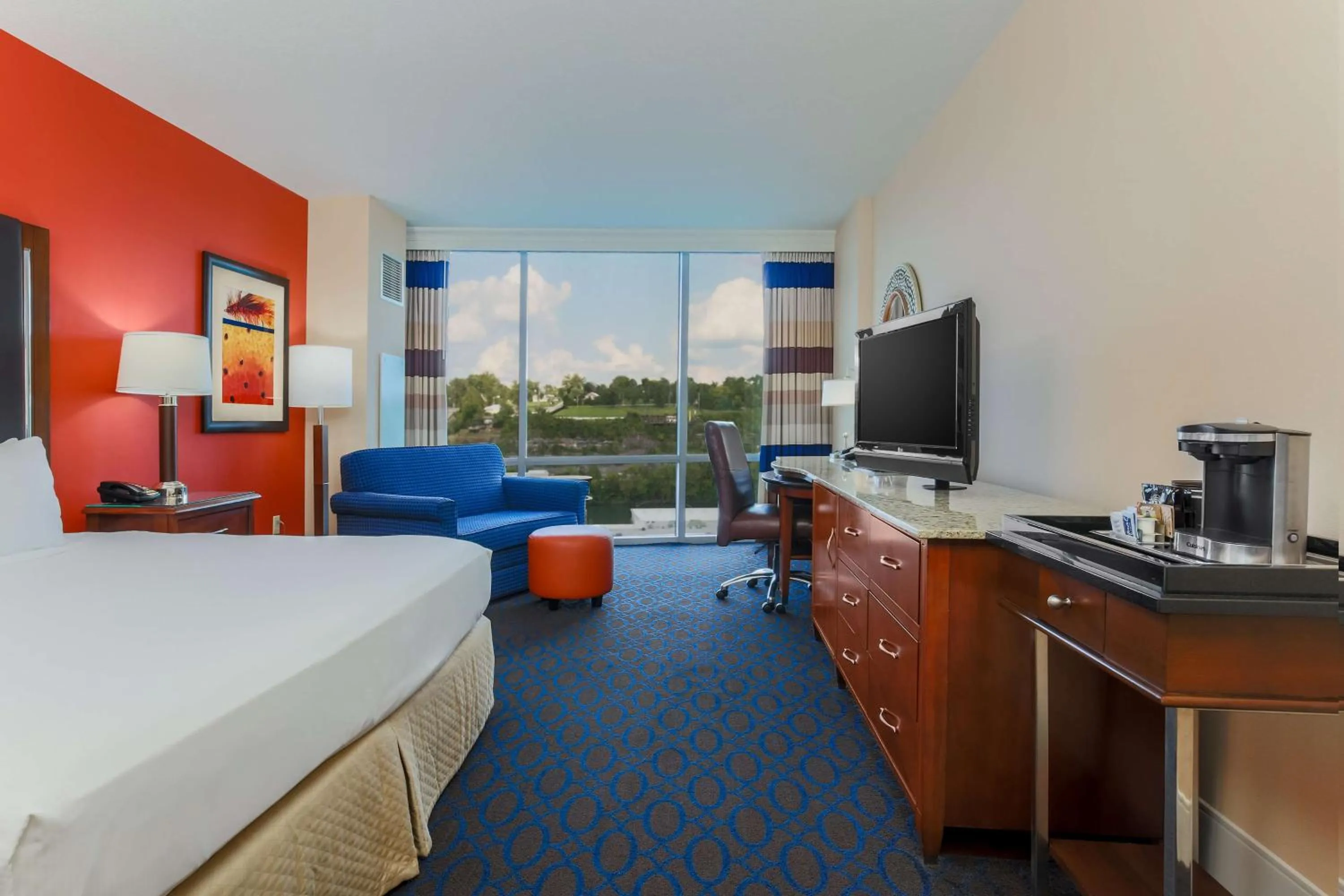 Living room, Bed in Hilton Branson Convention Center