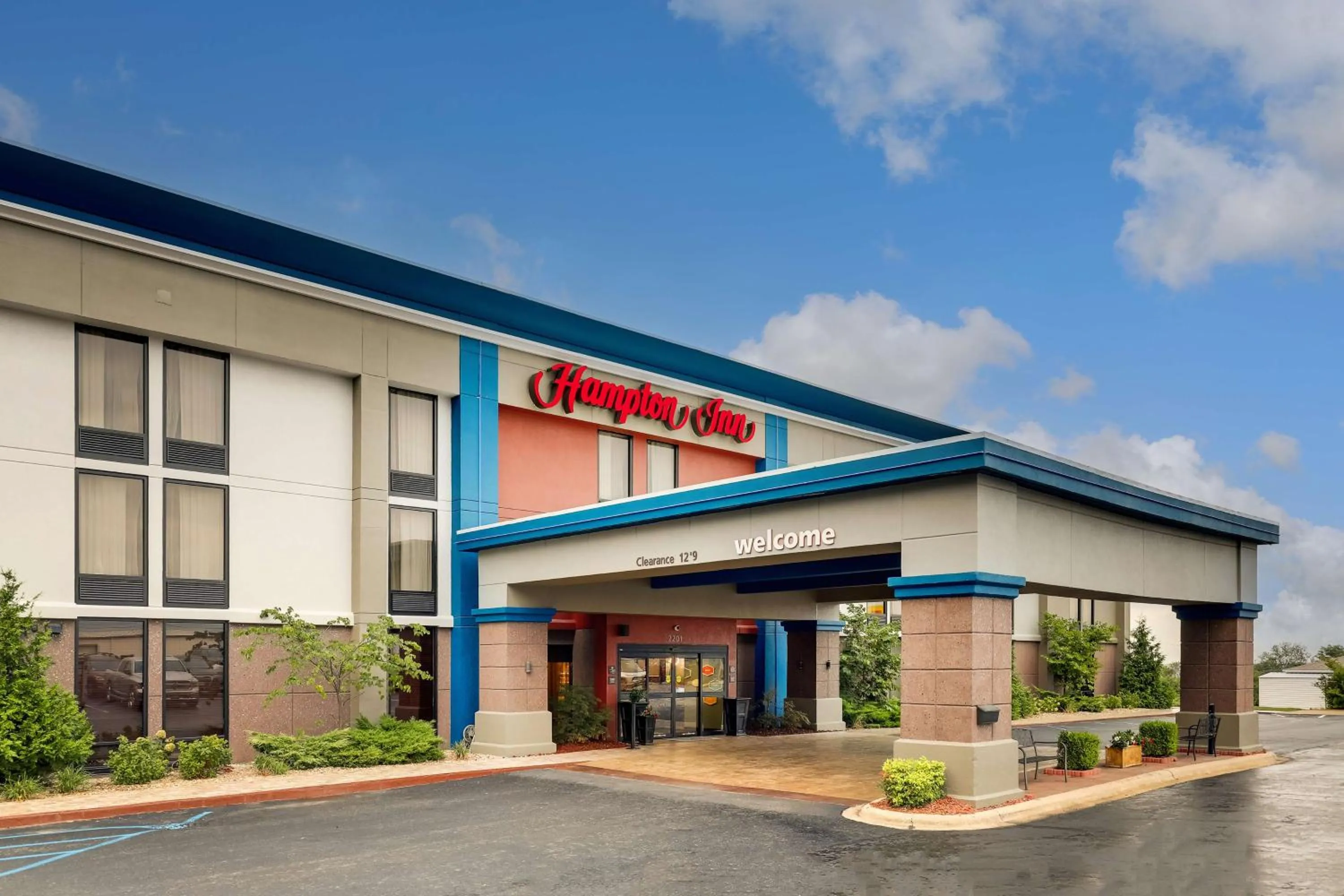 Property building in Hampton Inn Rolla