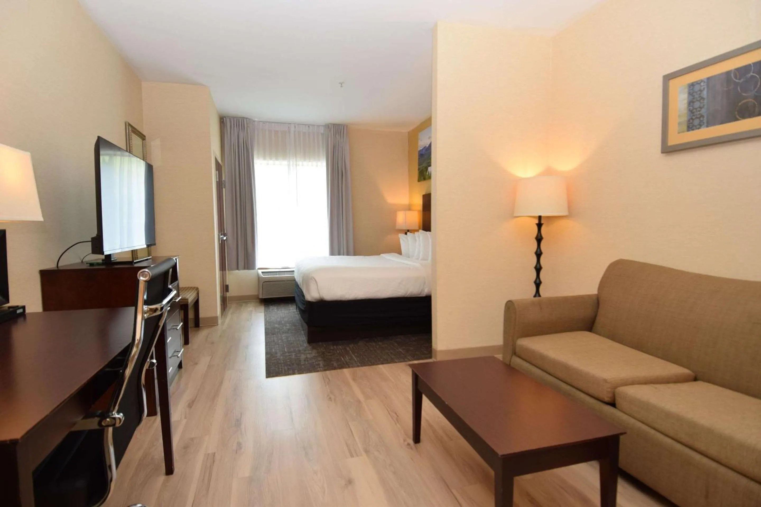 Bedroom, Bed in Cicero Grand - Syracuse North