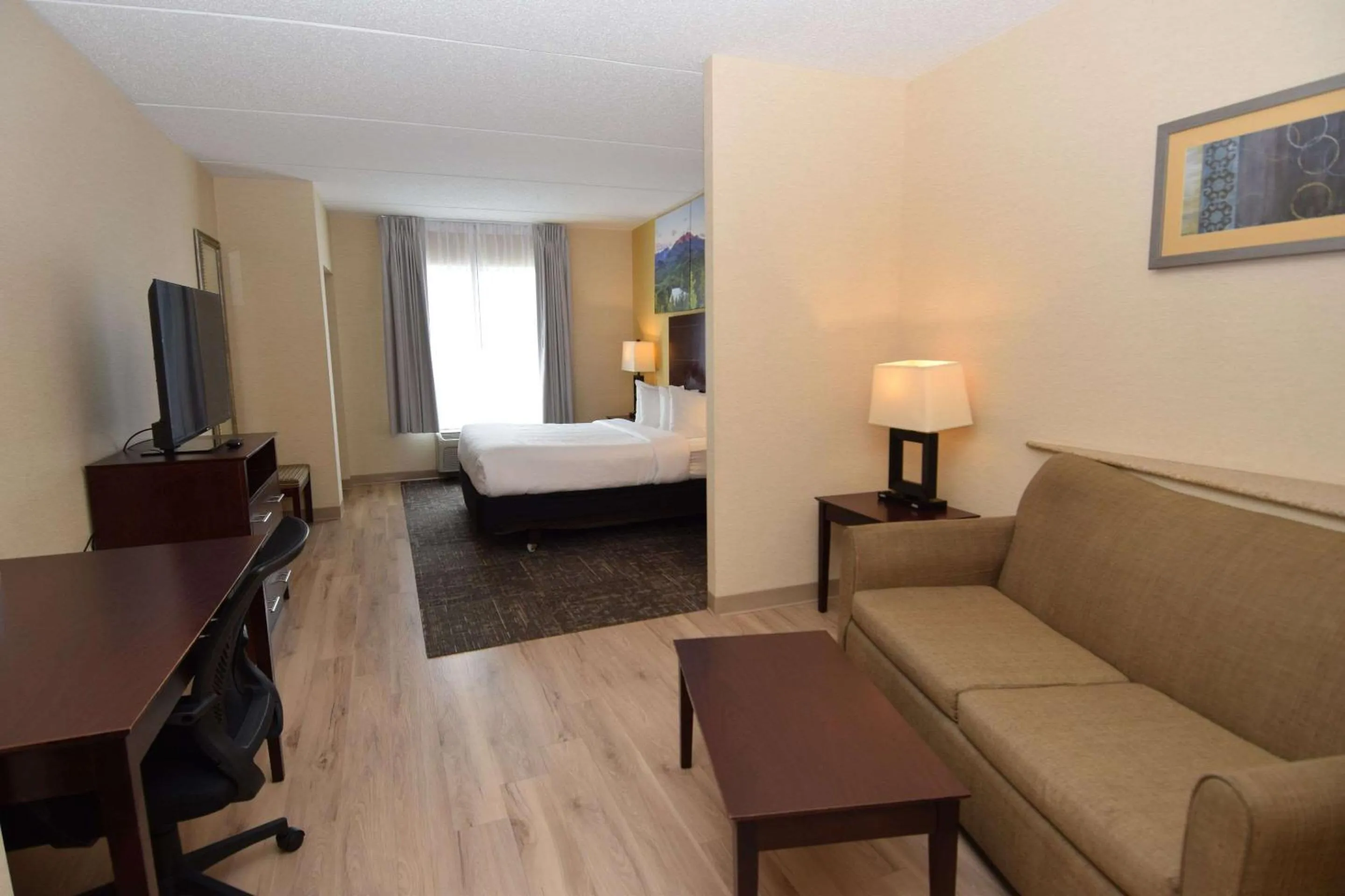 Bedroom, Bed in Cicero Grand - Syracuse North