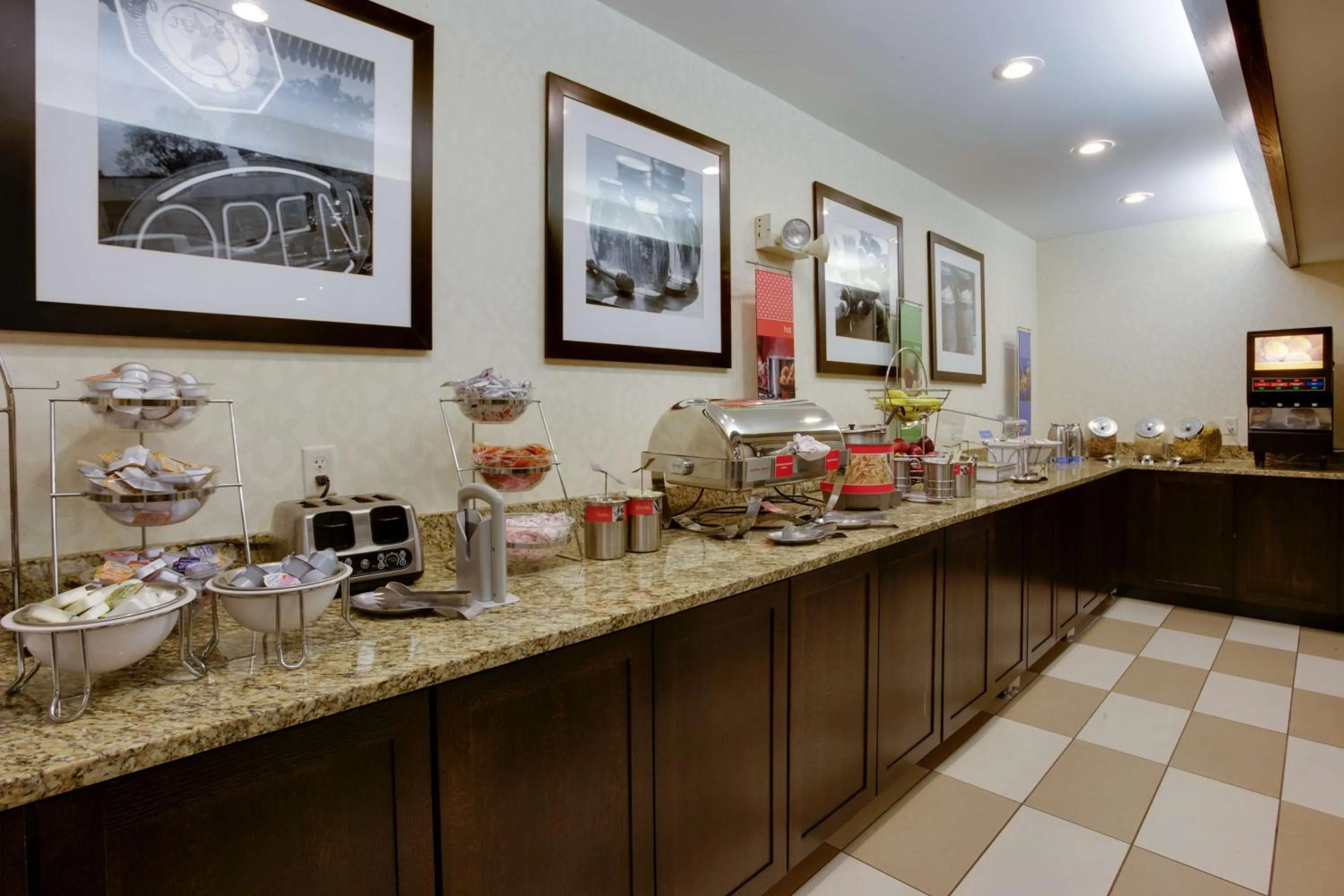 Dining area in Hampton Inn Gettysburg