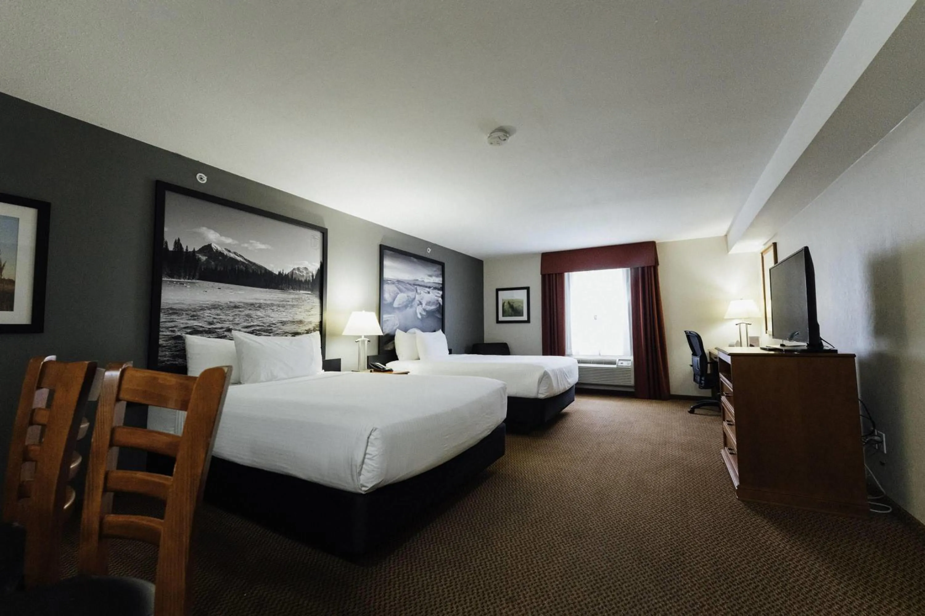 Photo of the whole room, Bed in Super 8 by Wyndham Grande Prairie