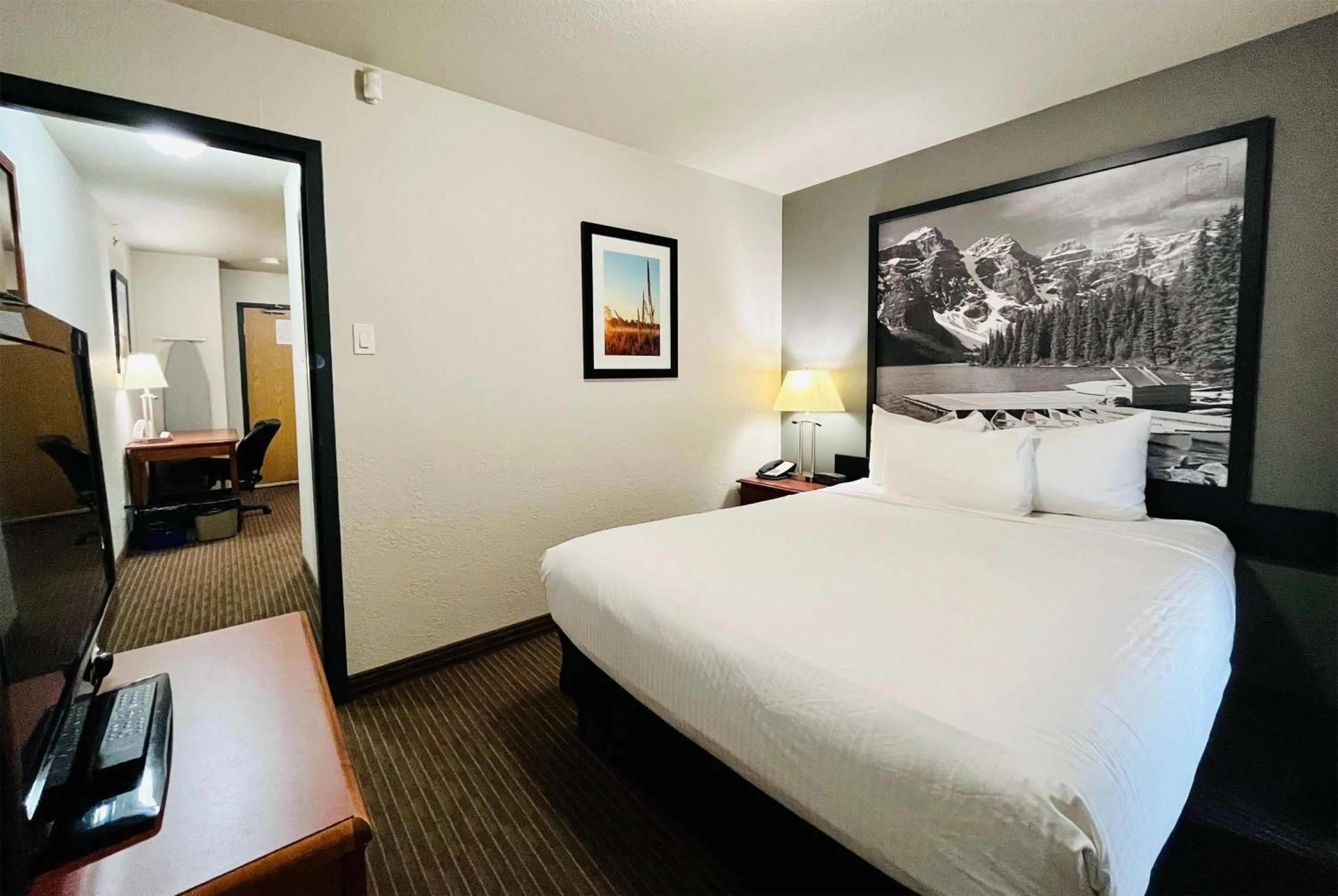 Photo of the whole room, Bed in Super 8 by Wyndham Grande Prairie