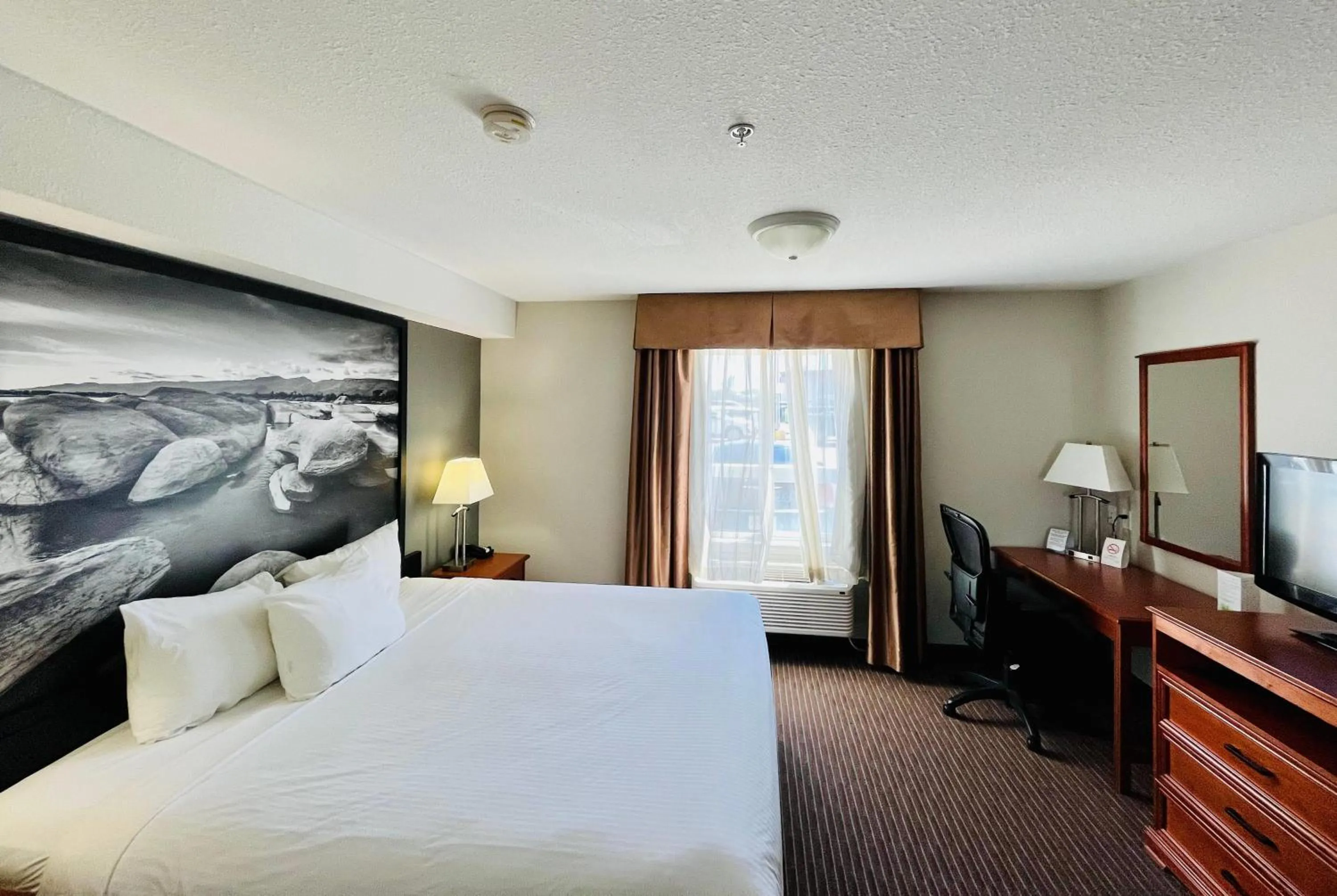 Photo of the whole room, Bed in Super 8 by Wyndham Grande Prairie