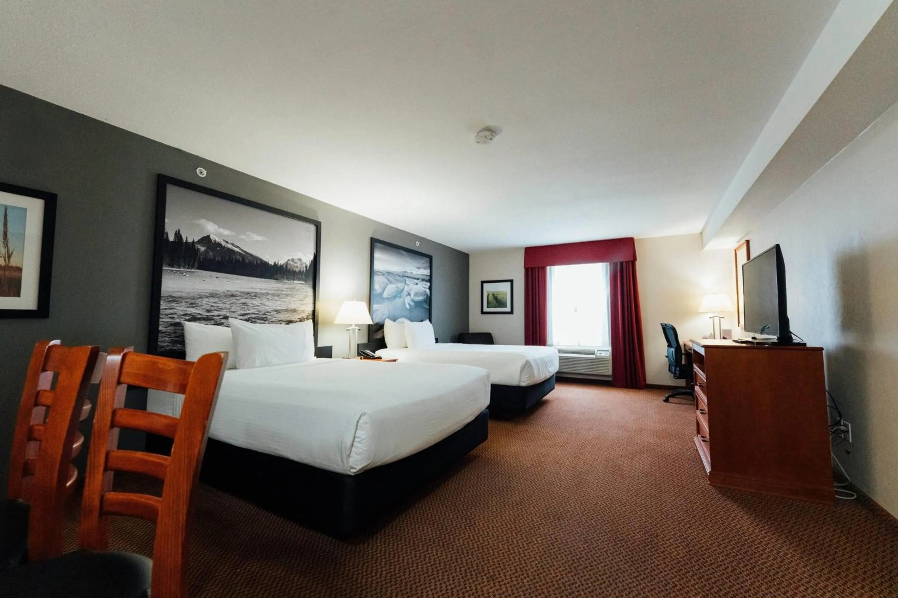 Photo of the whole room, Bed in Super 8 by Wyndham Grande Prairie