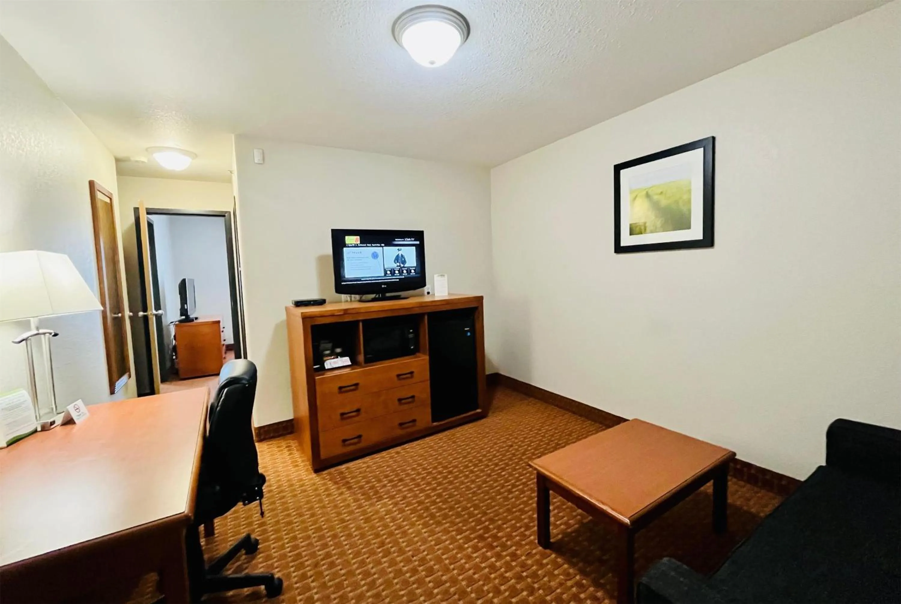 Photo of the whole room, Bed in Super 8 by Wyndham Grande Prairie