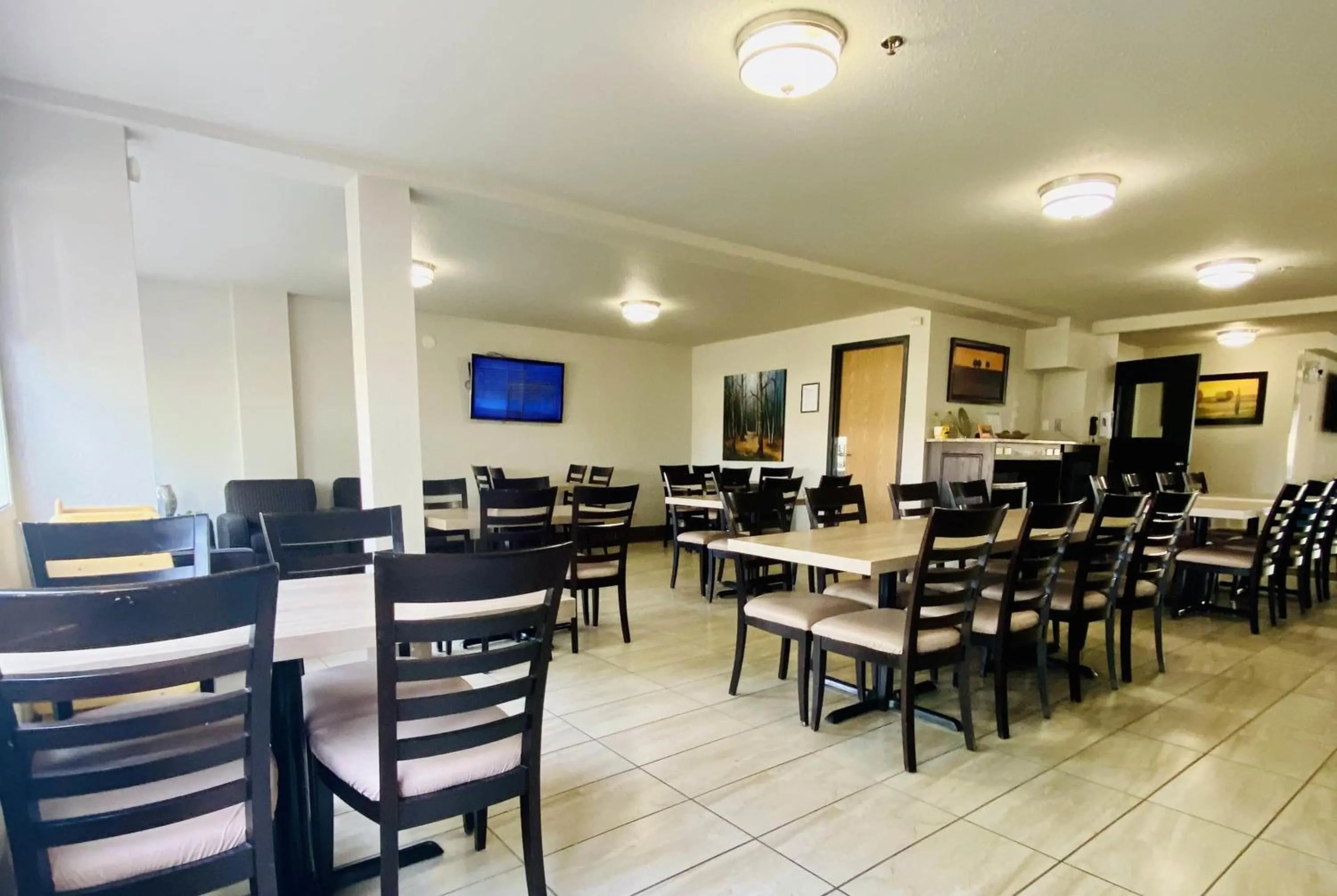 Breakfast in Super 8 by Wyndham Grande Prairie