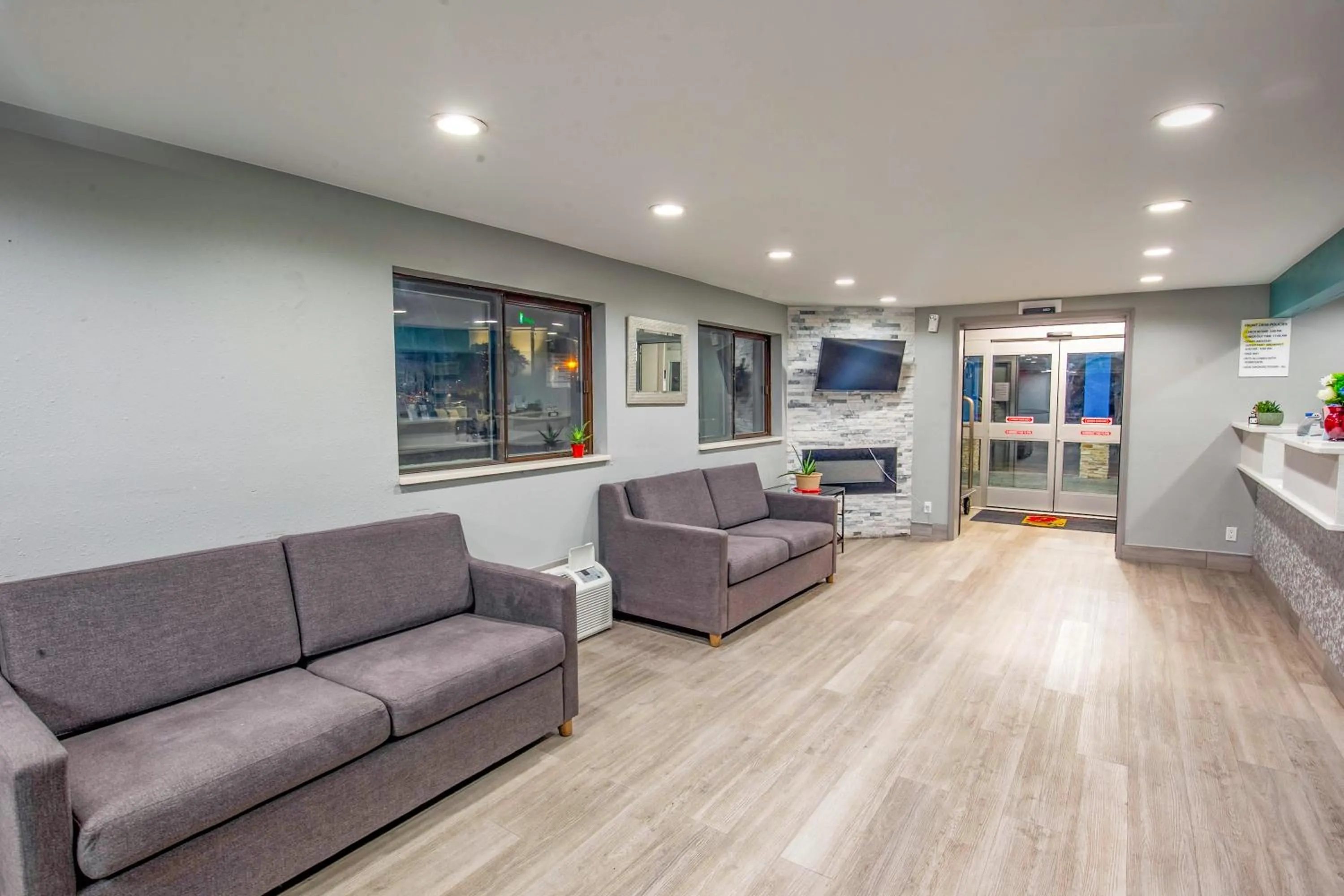 Super 8 by Wyndham Rockford I-90 Casino District