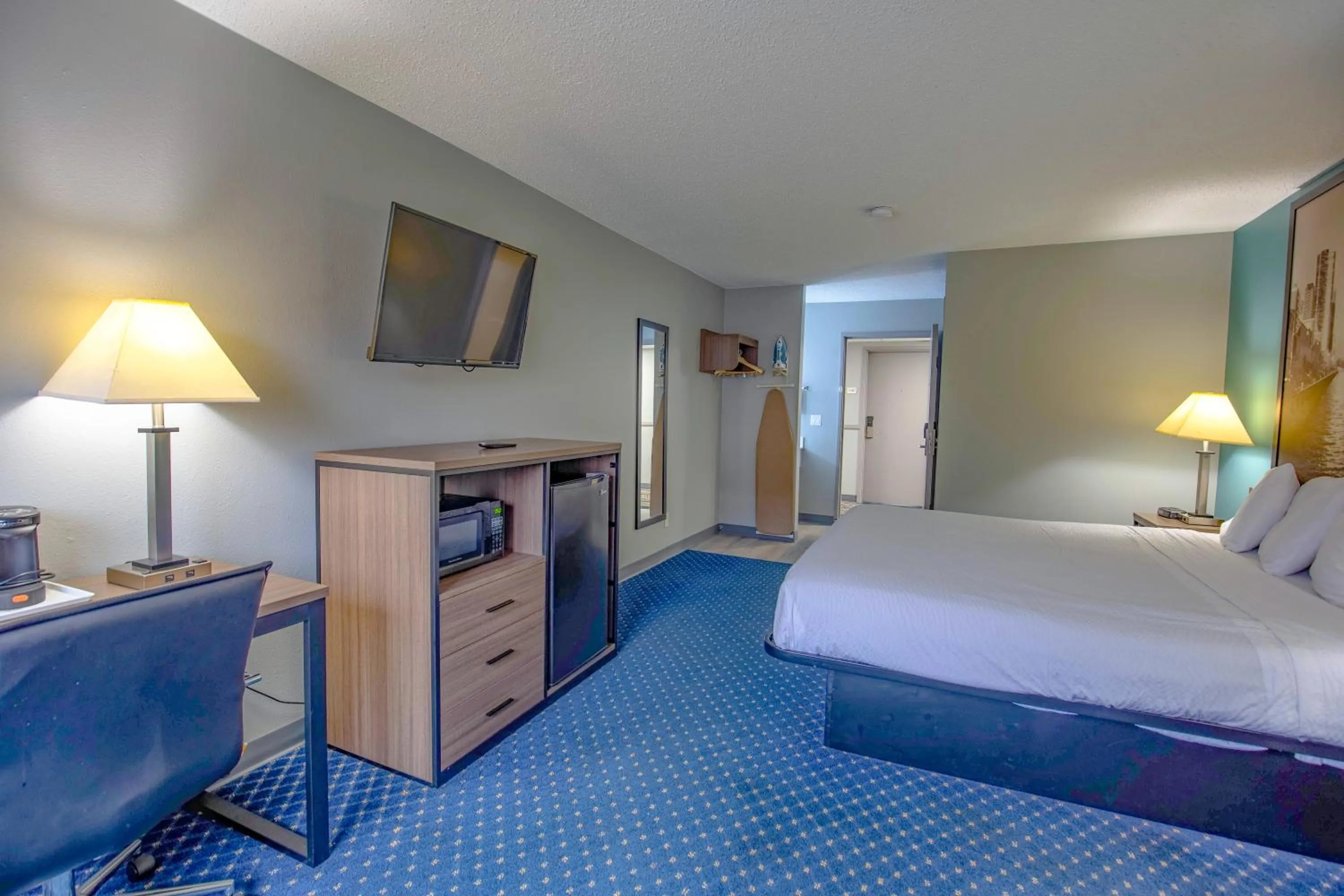Bed in Super 8 by Wyndham Rockford I-90 Casino District