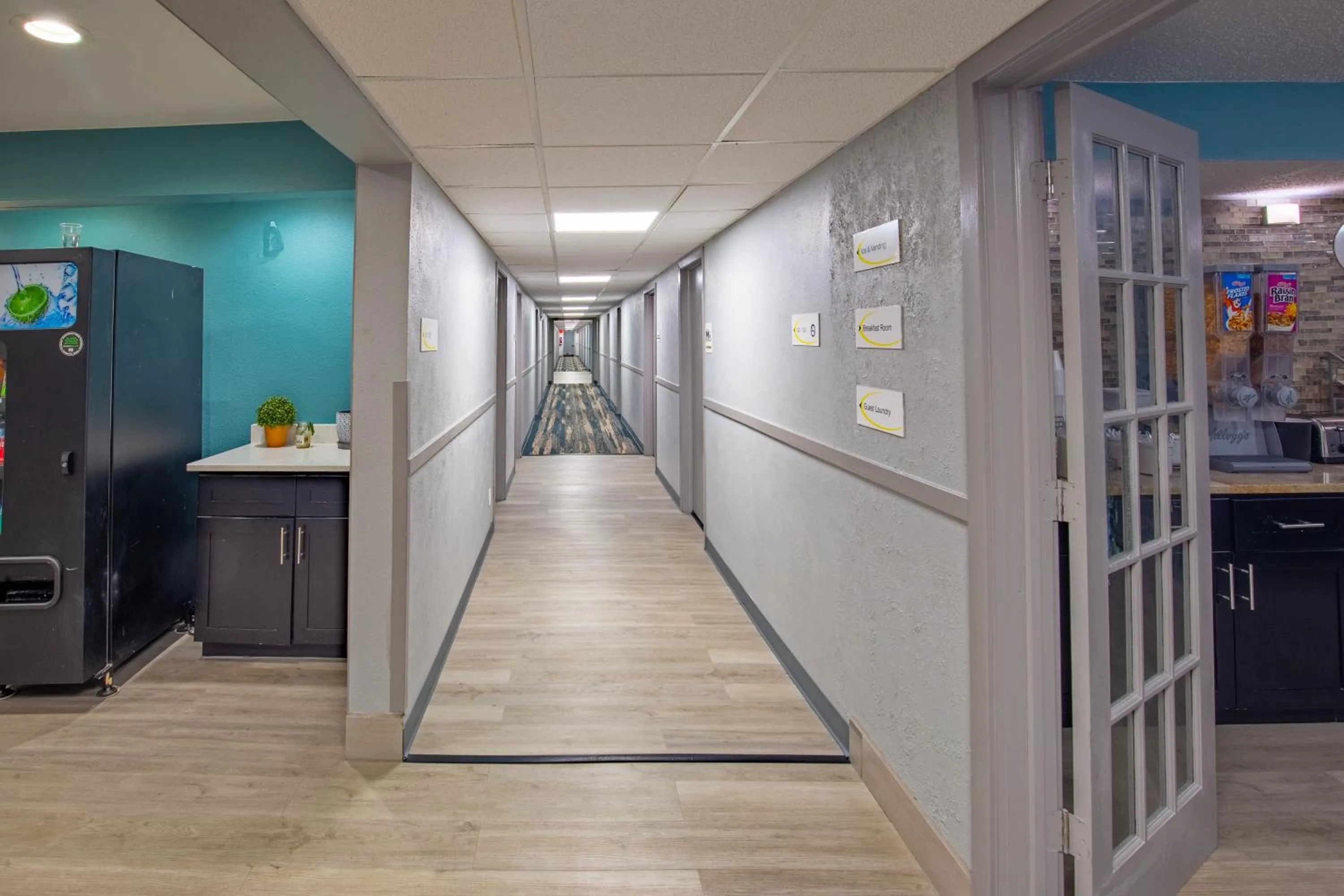 Super 8 by Wyndham Rockford I-90 Casino District