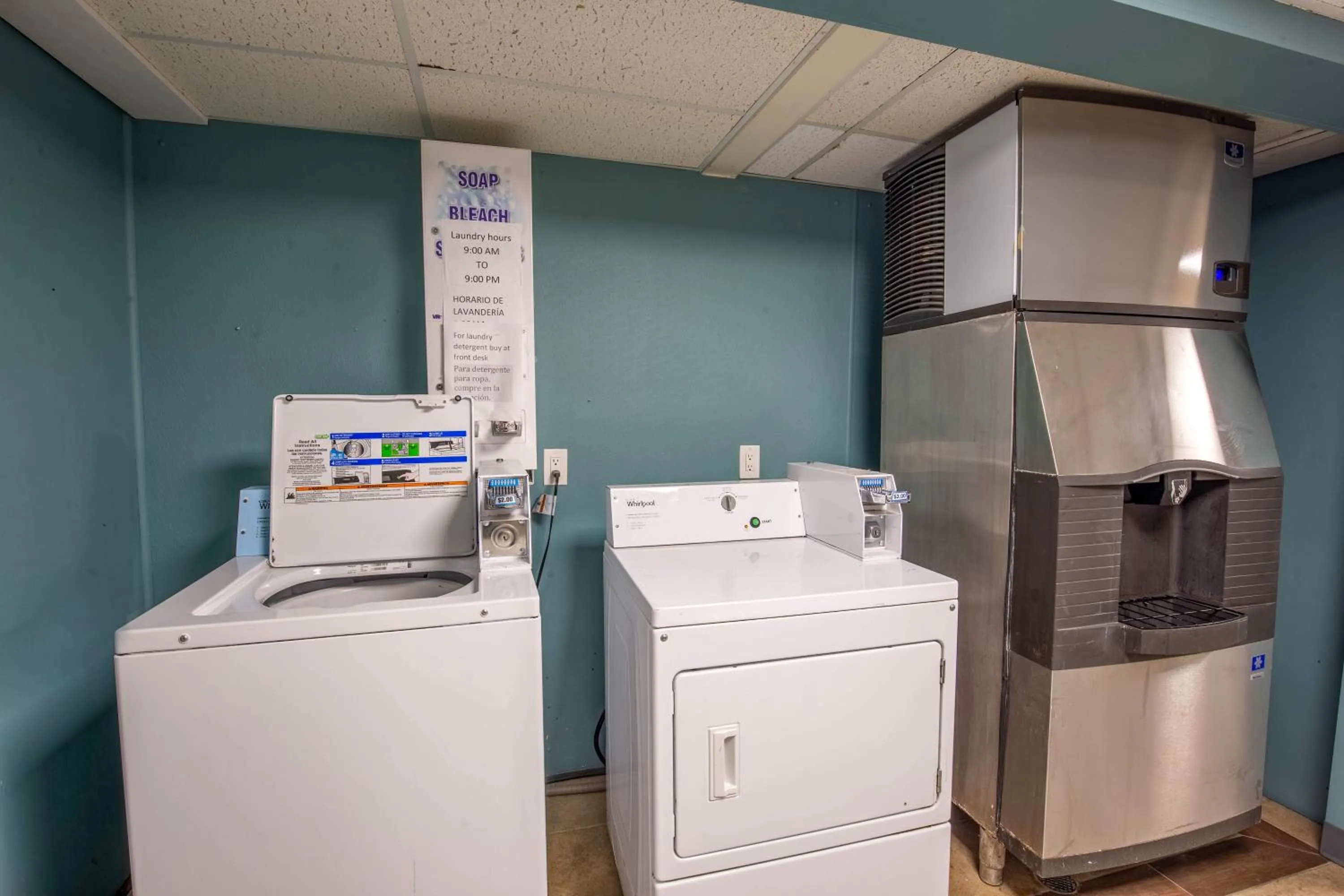 Super 8 by Wyndham Rockford I-90 Casino District