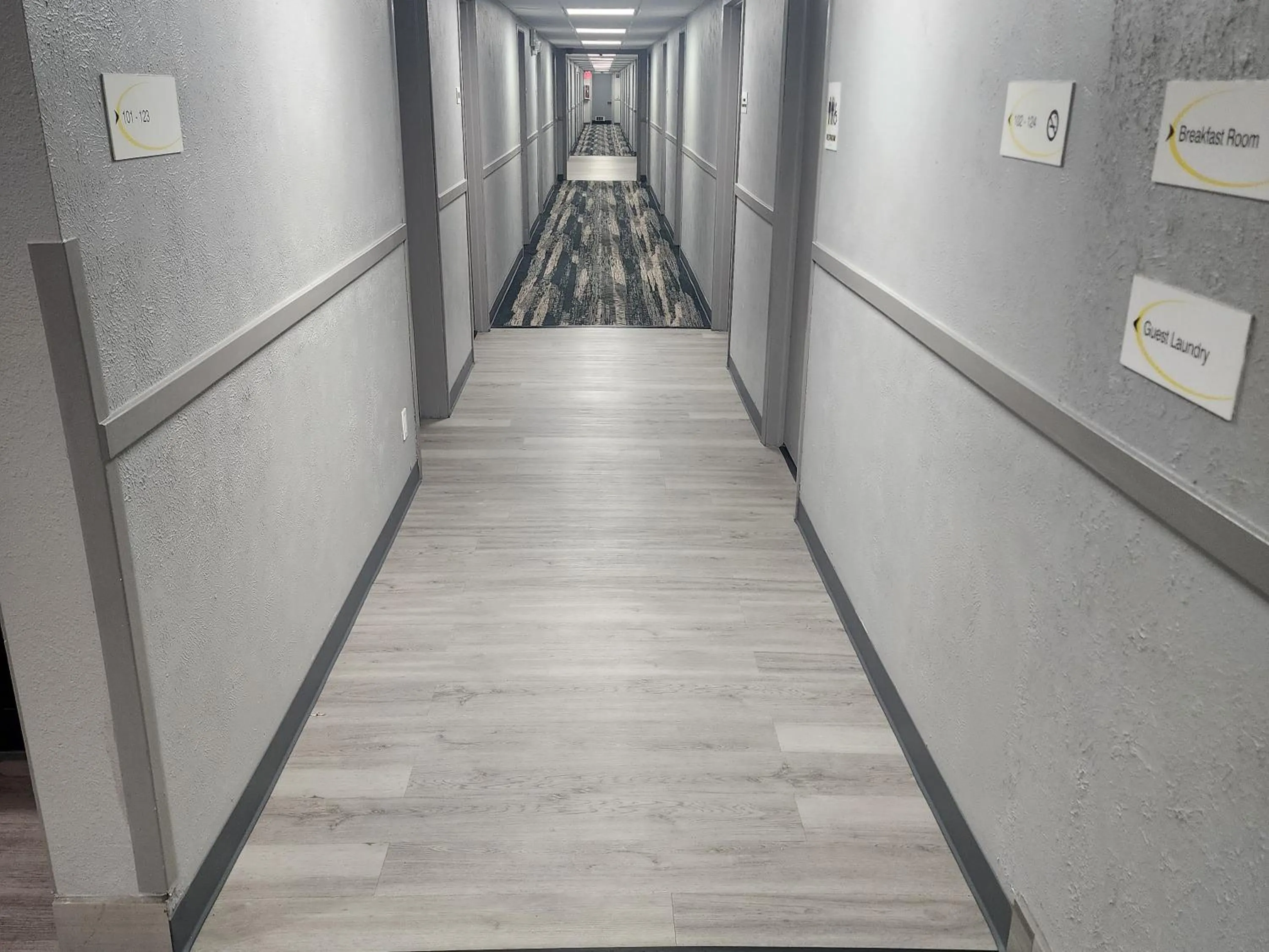 Super 8 by Wyndham Rockford I-90 Casino District