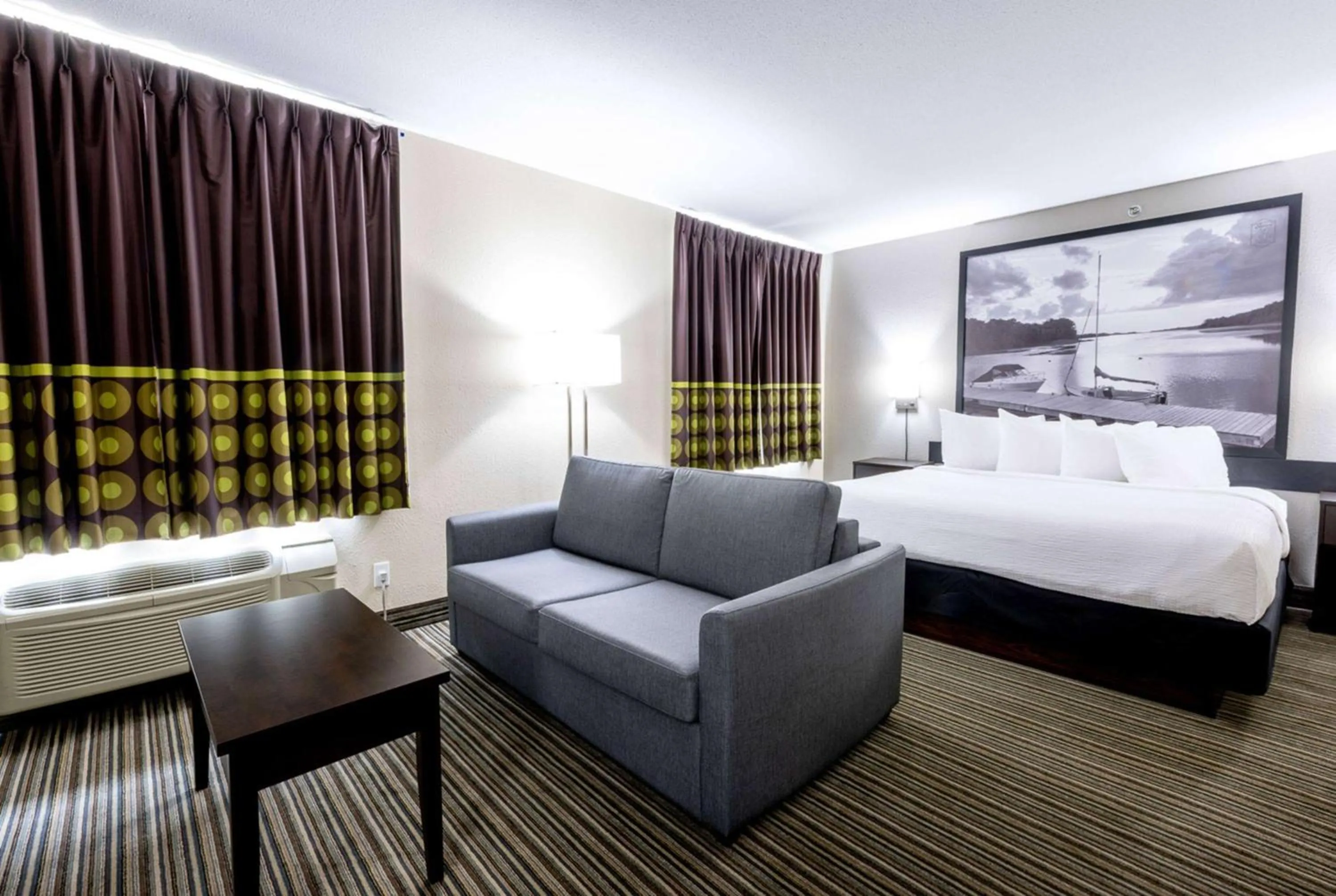 Photo of the whole room, Bed in Super 8 by Wyndham Truro NS