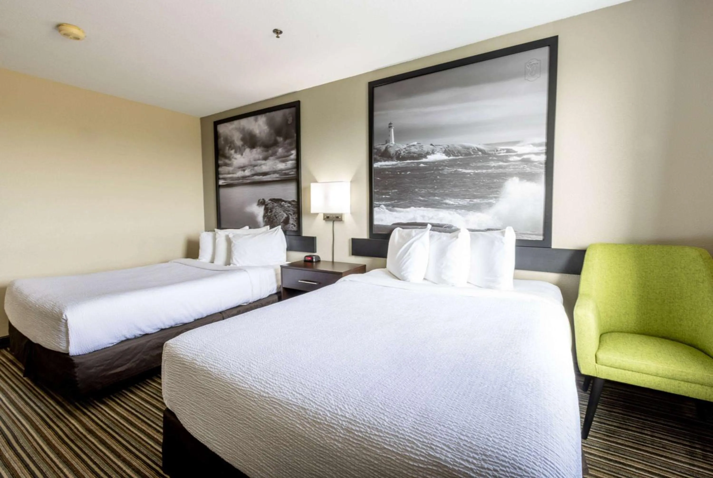 Photo of the whole room, Bed in Super 8 by Wyndham Truro NS