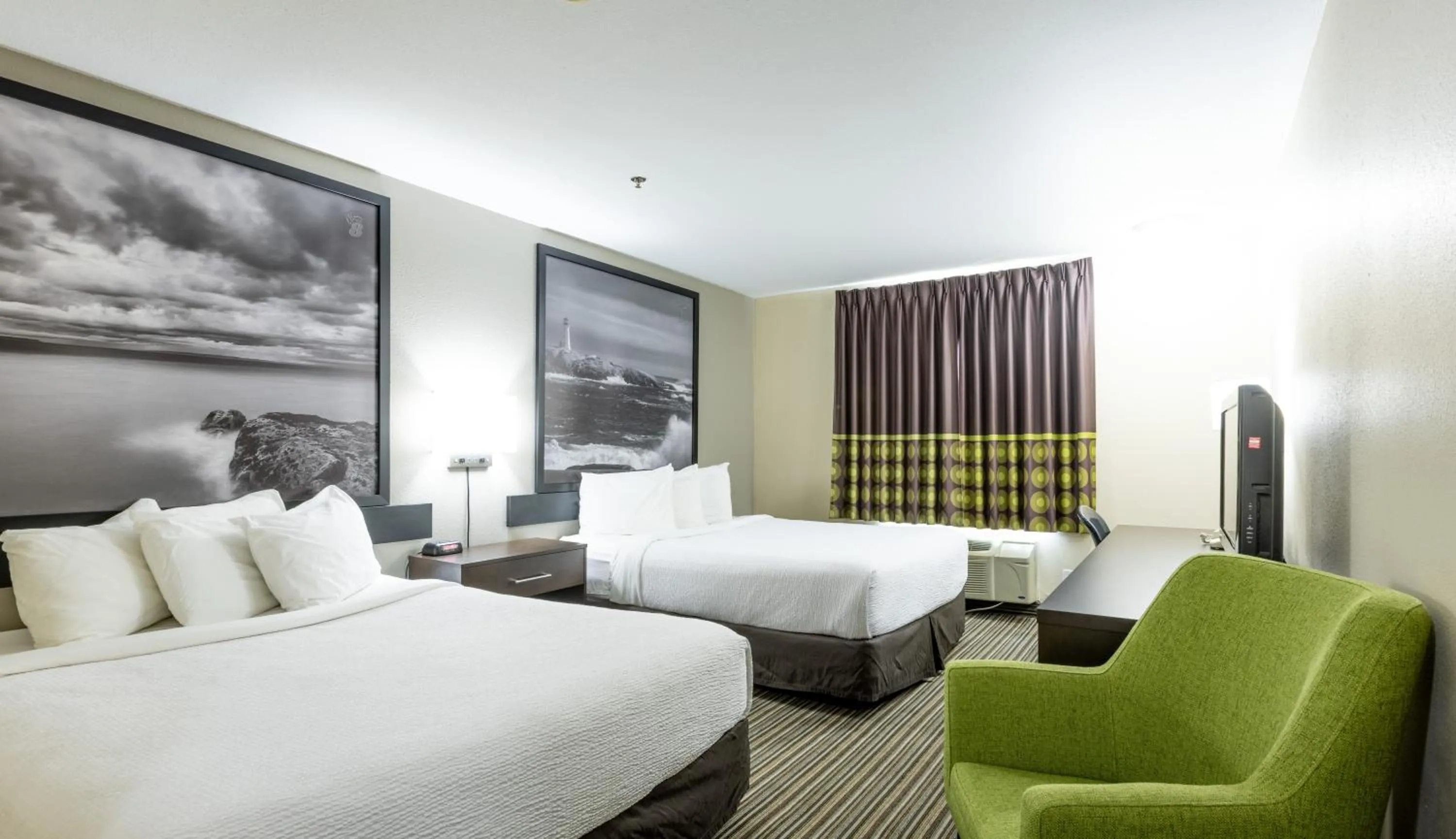 Bed in Super 8 by Wyndham Truro NS