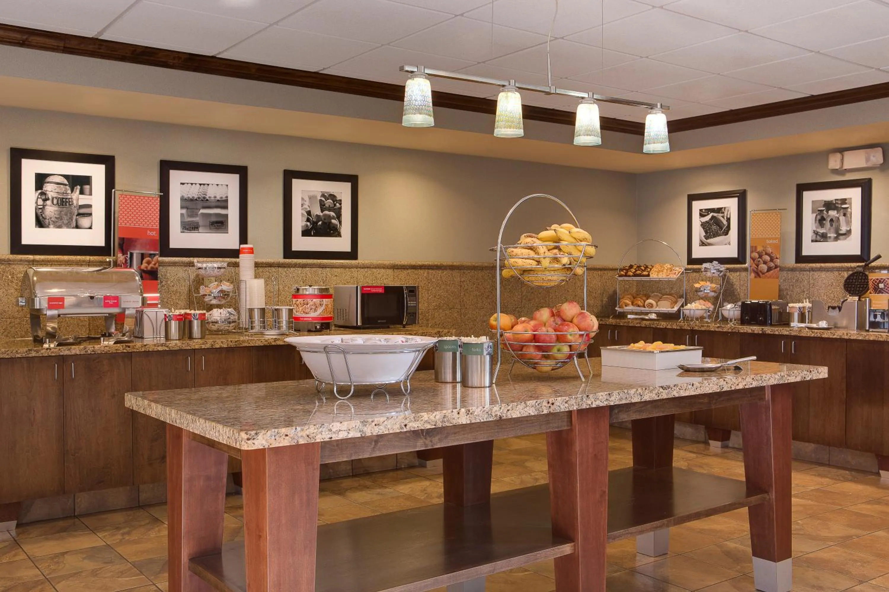 Breakfast in Hampton Inn and Suites - Lincoln Northeast