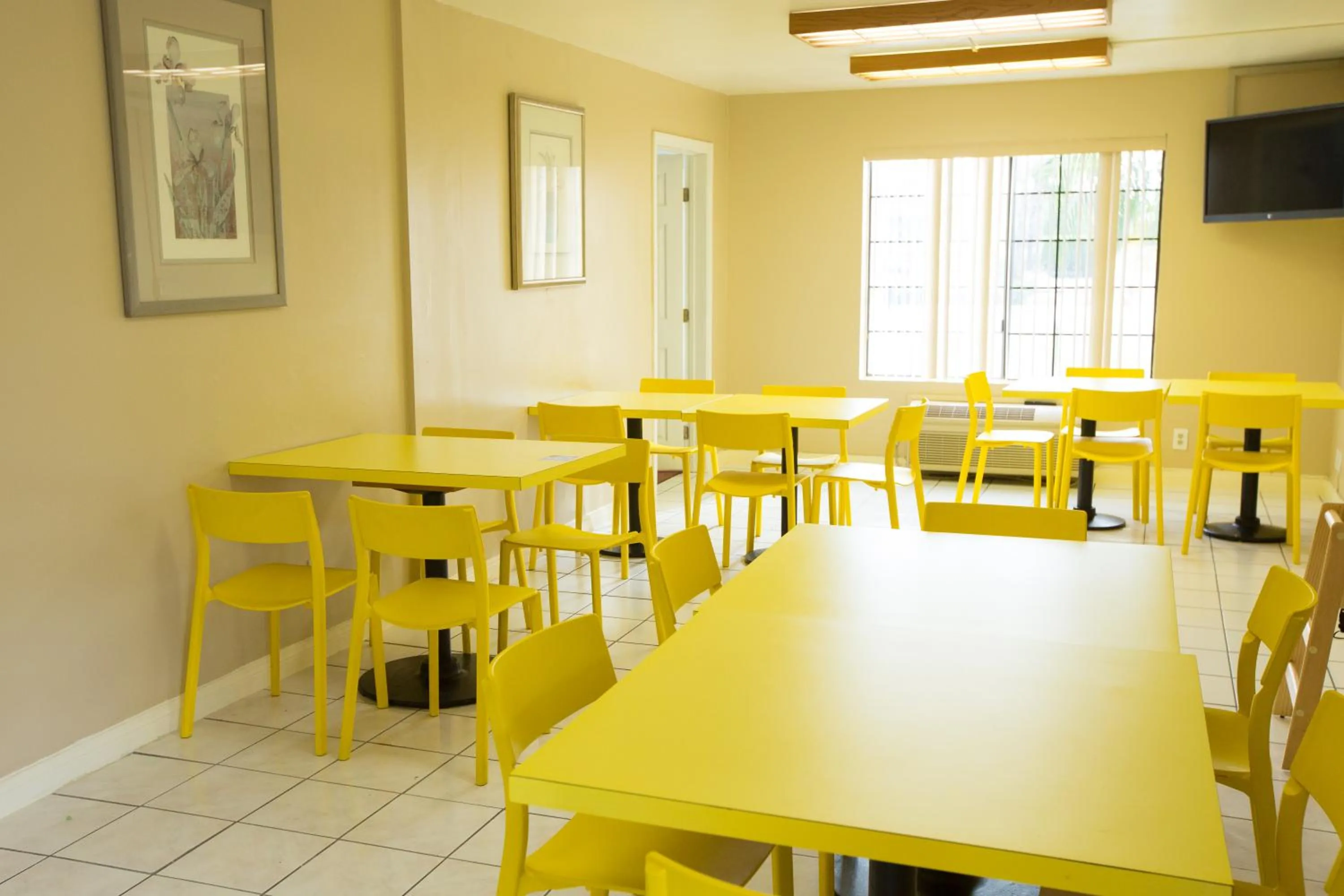 Breakfast in Anaheim Carriage Inn