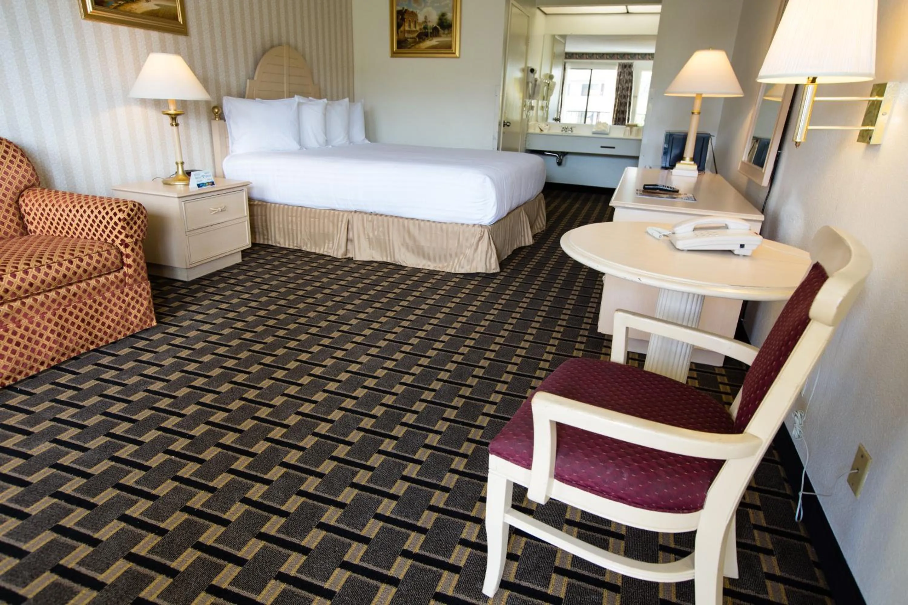 Bed in Anaheim Carriage Inn