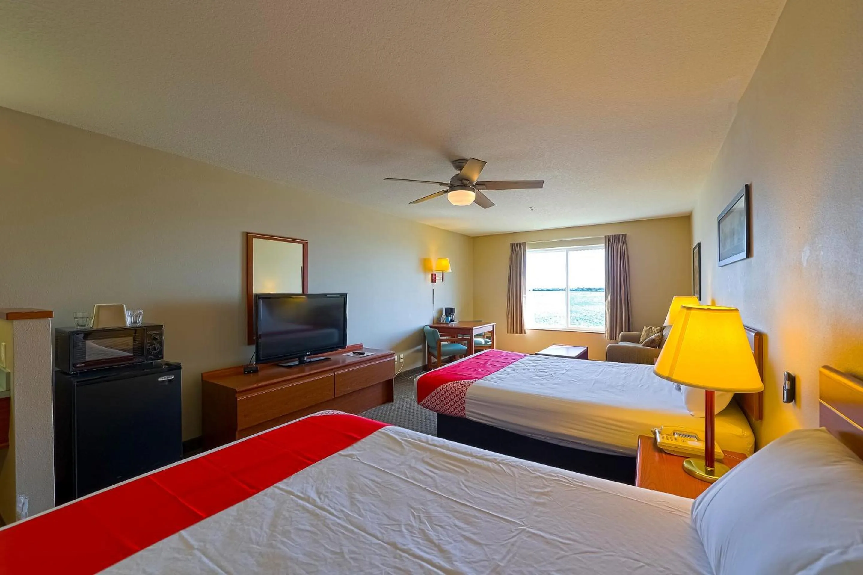 Bedroom, Bed in Siletz Bay Beachfront Hotel by OYO Lincoln City