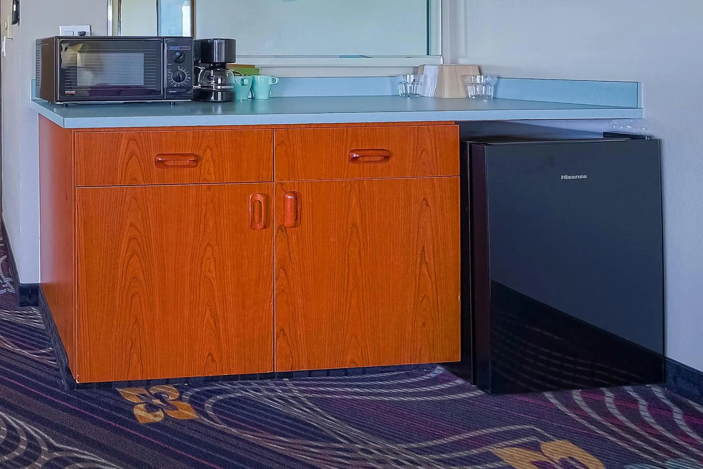 Kitchen or kitchenette in Siletz Bay Beachfront Hotel by OYO Lincoln City