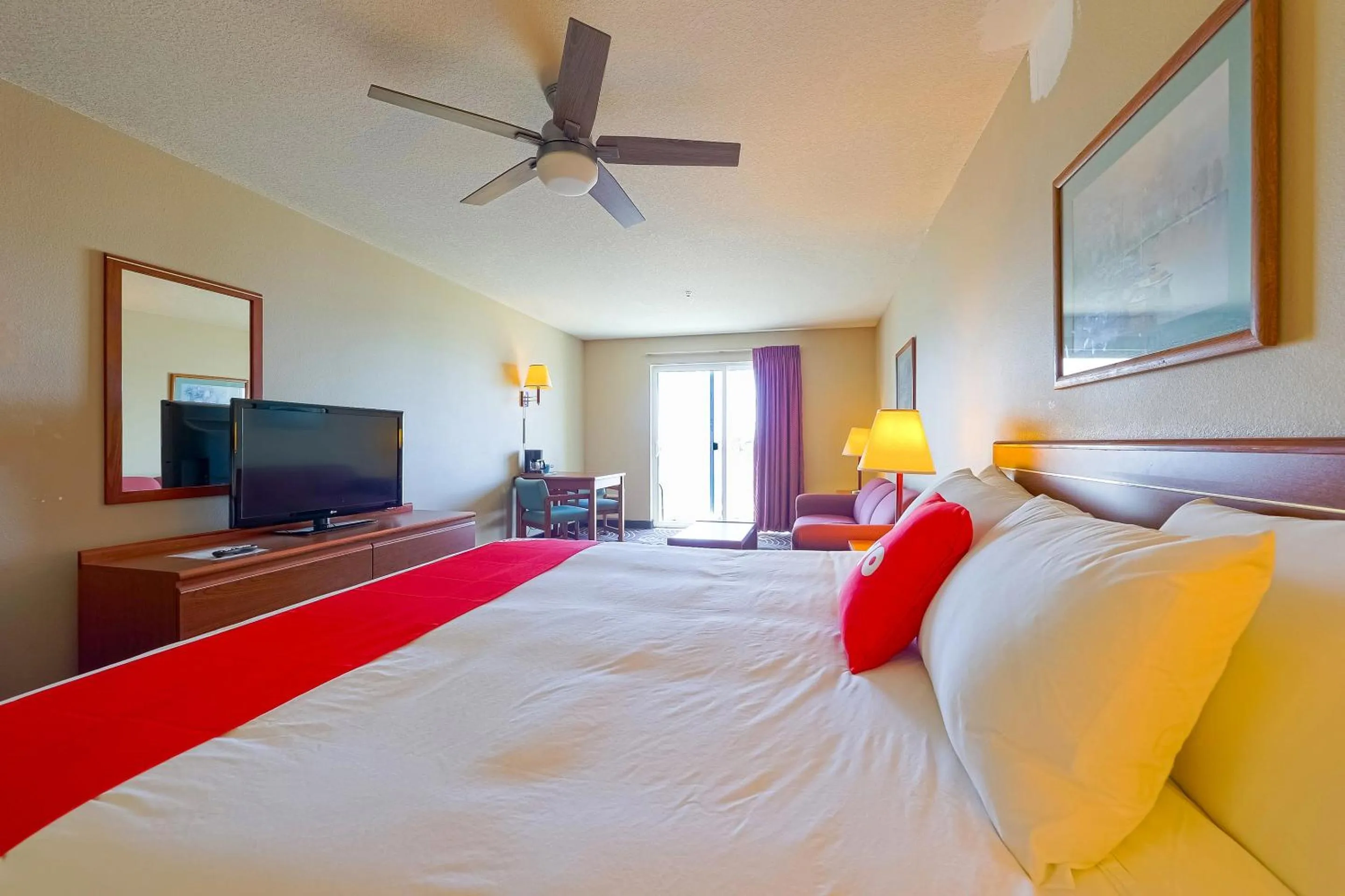 Bedroom, Bed in Siletz Bay Beachfront Hotel by OYO Lincoln City