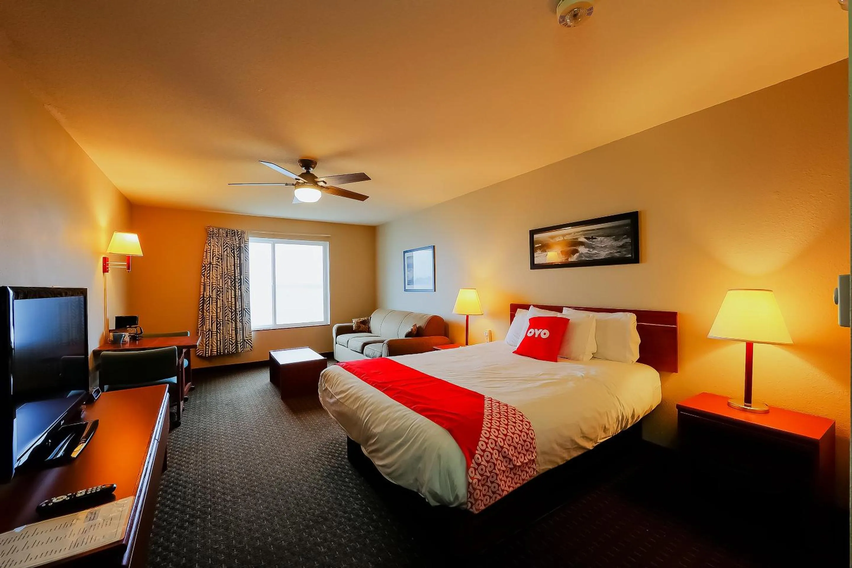 Bedroom, Bed in Siletz Bay Beachfront Hotel by OYO Lincoln City