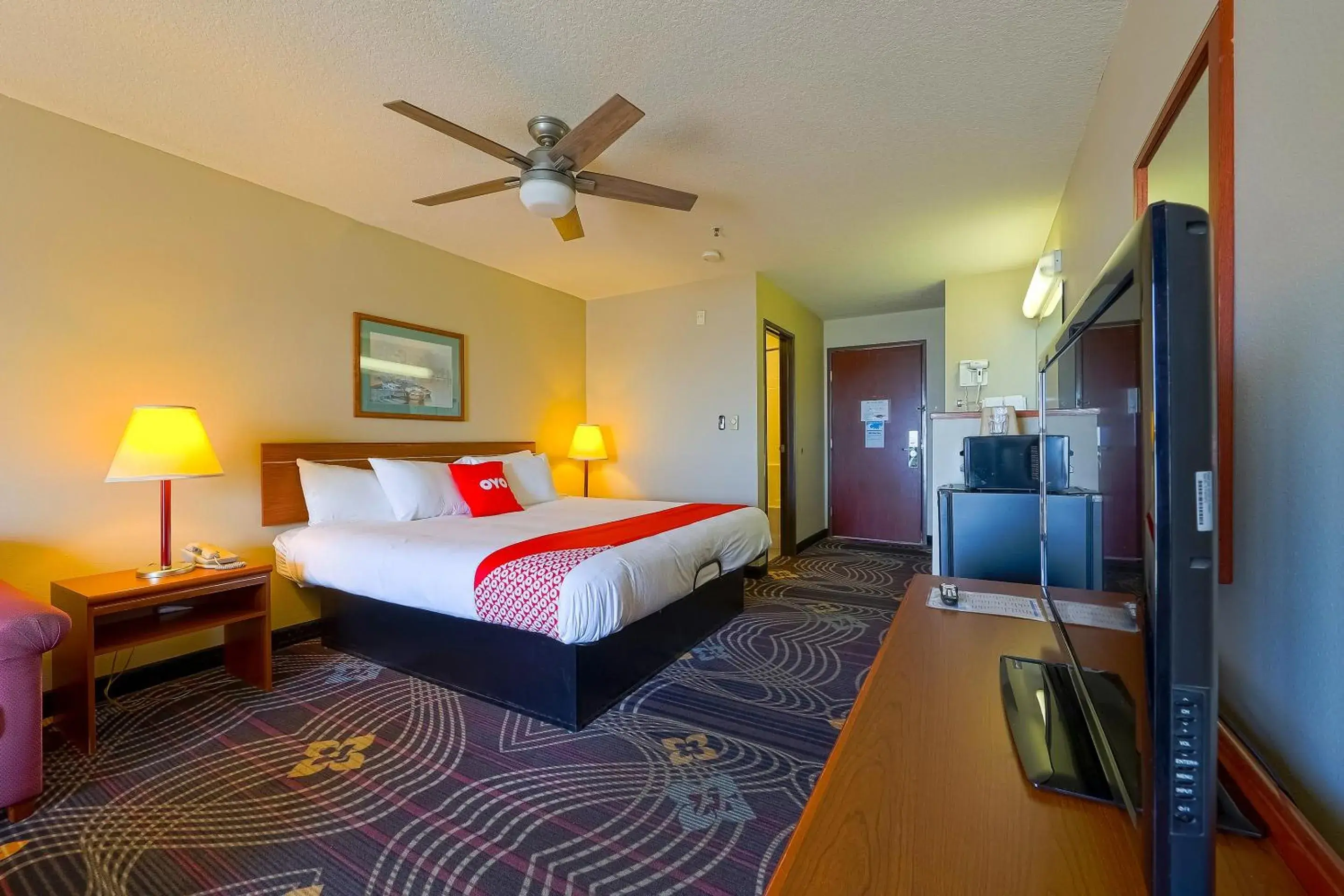 King Suite with Balcony - Ocean View in Siletz Bay Beachfront Hotel by OYO Lincoln City King Suite with Balcony - Ocean View in Siletz Bay Beachfront Hotel by OYO Lincoln City