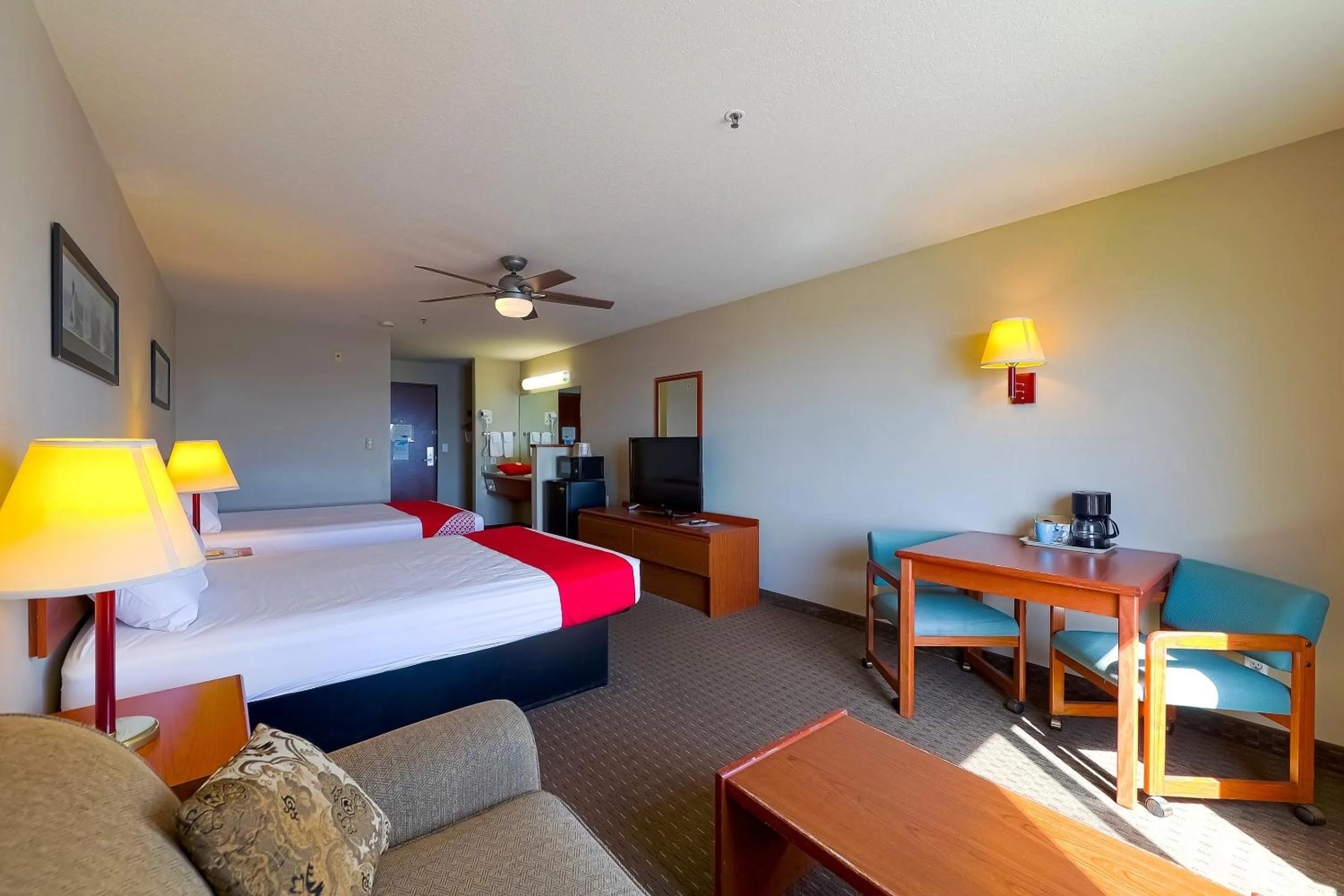 Bedroom, Bed in Siletz Bay Beachfront Hotel by OYO Lincoln City