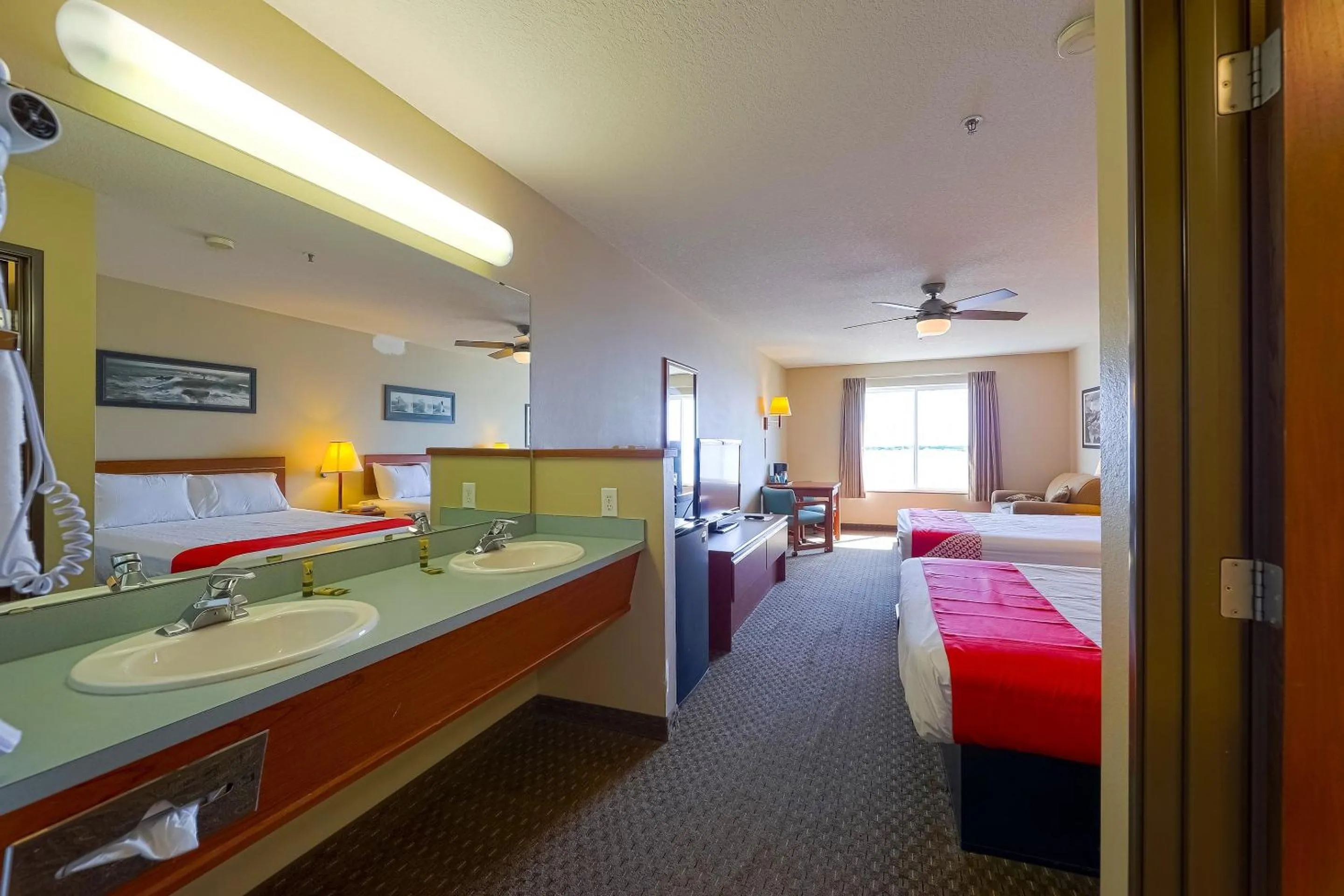 Bedroom, Bed in Siletz Bay Beachfront Hotel by OYO Lincoln City