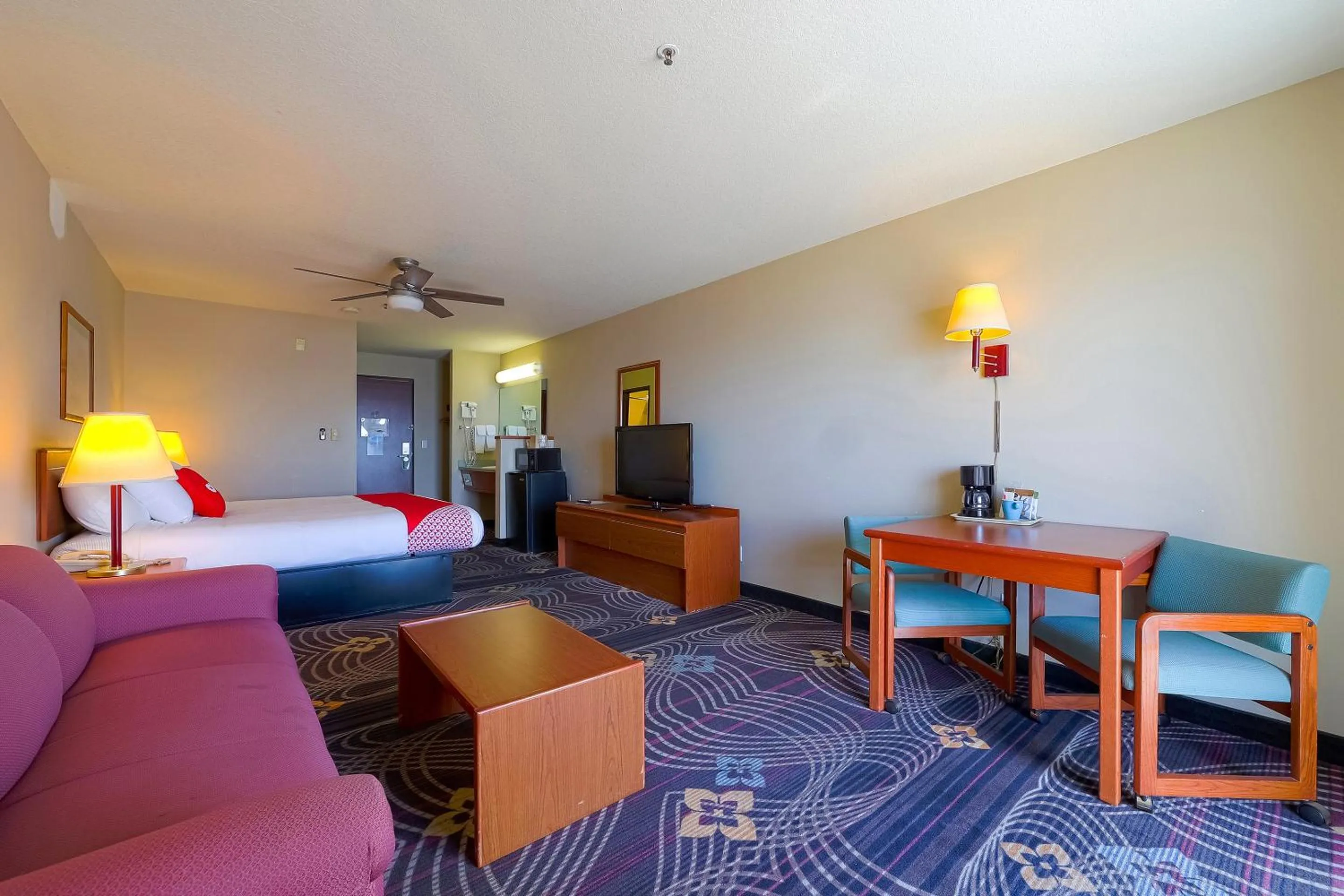 Bedroom, Bed in Siletz Bay Beachfront Hotel by OYO Lincoln City