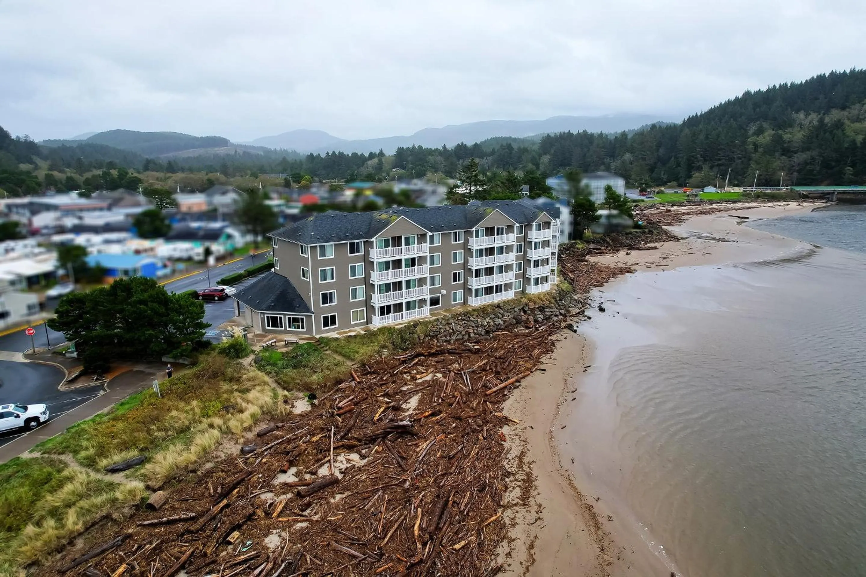 Facade/entrance in Siletz Bay Beachfront Hotel by OYO Lincoln City