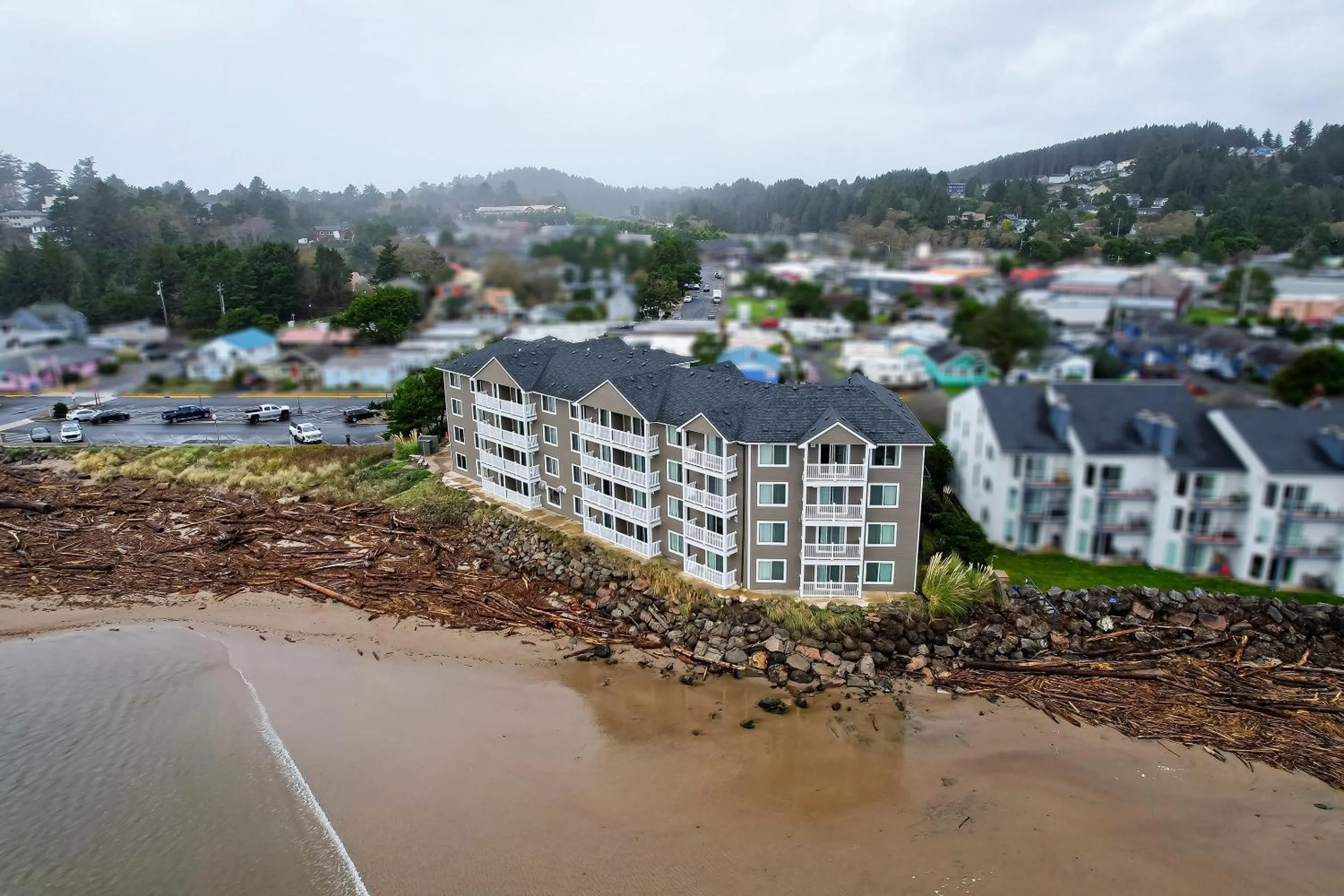Facade/entrance in Siletz Bay Beachfront Hotel by OYO Lincoln City
