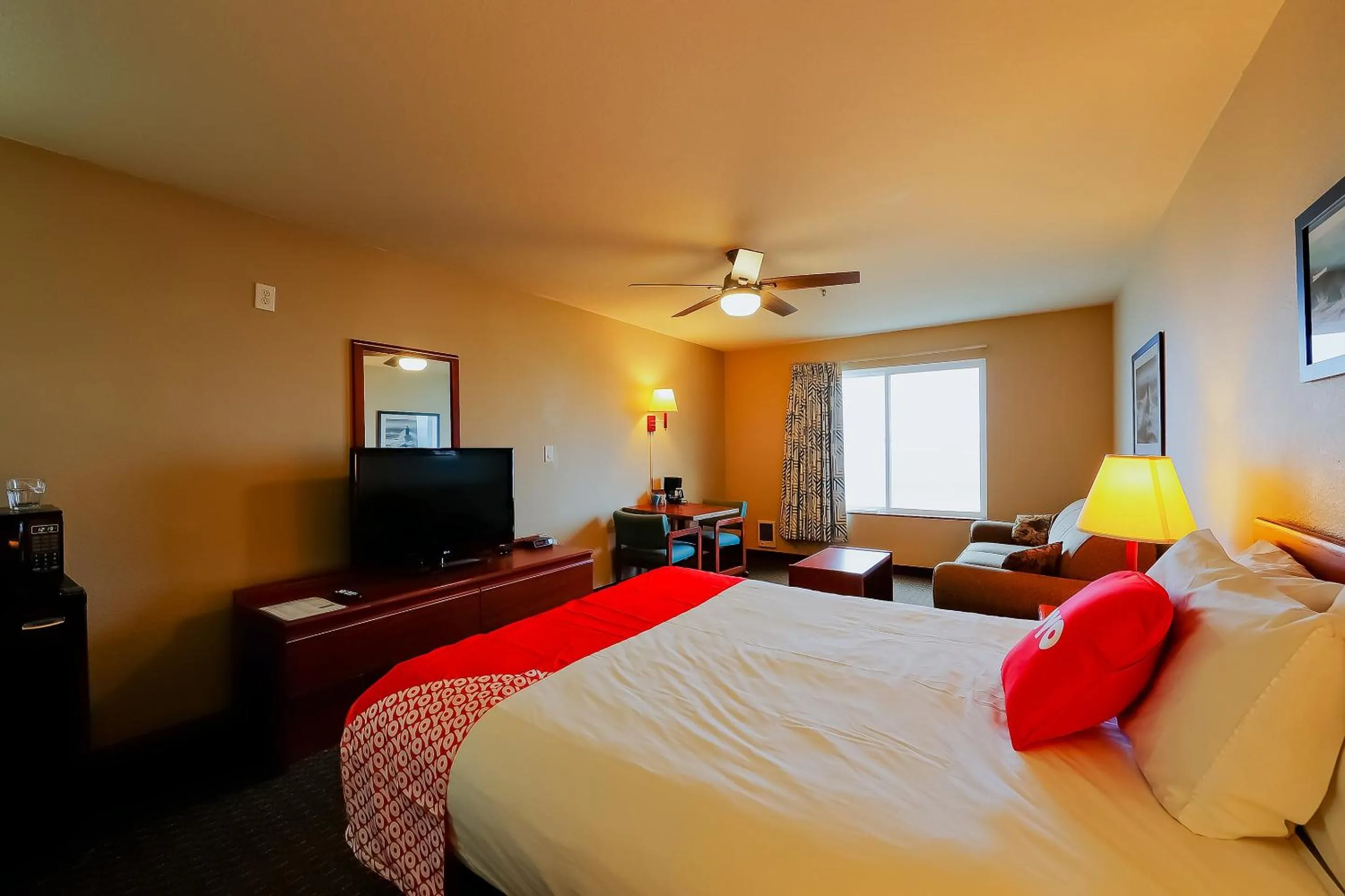 Bedroom, Bed in Siletz Bay Beachfront Hotel by OYO Lincoln City