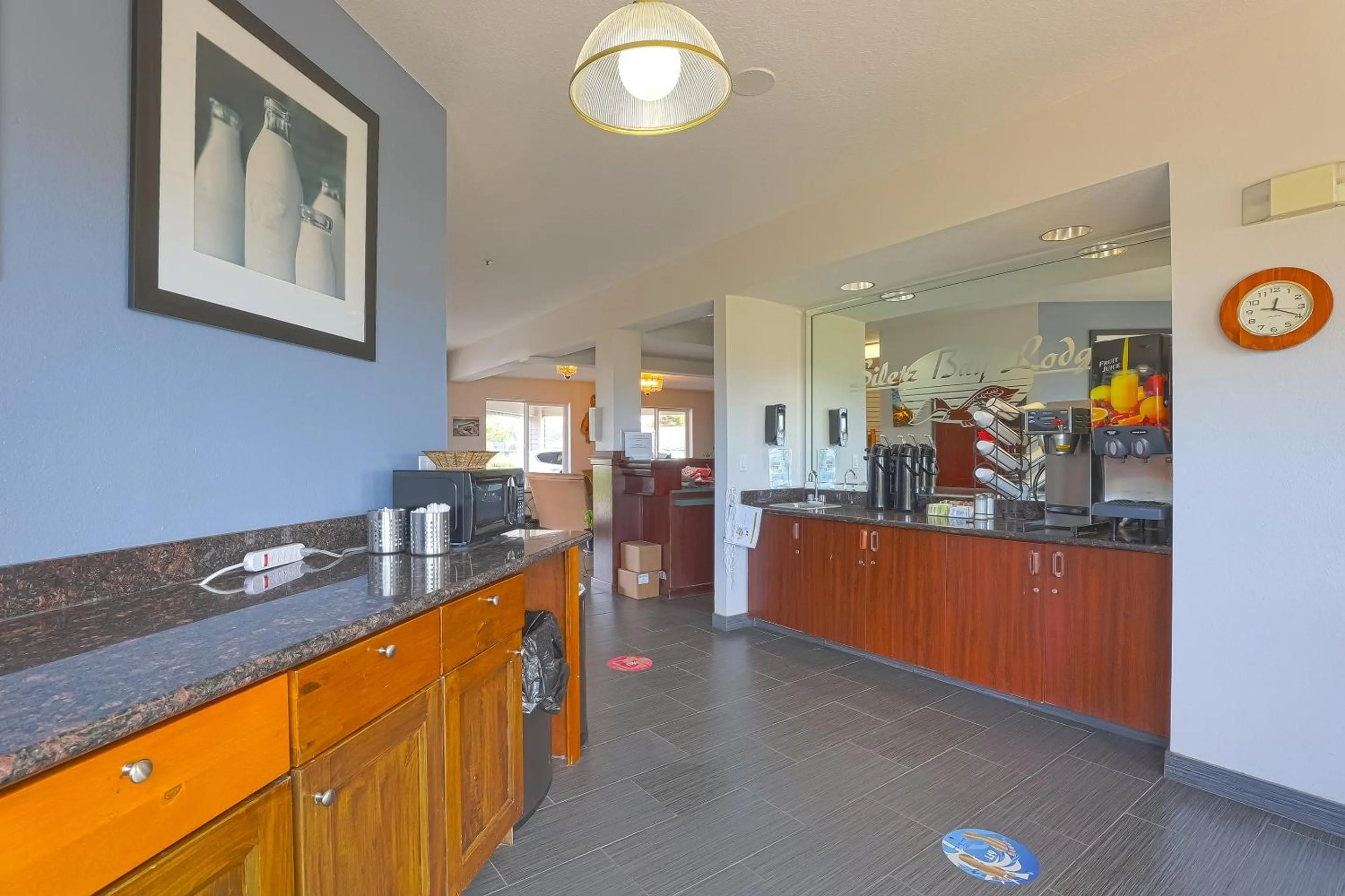 Breakfast in Siletz Bay Beachfront Hotel by OYO Lincoln City