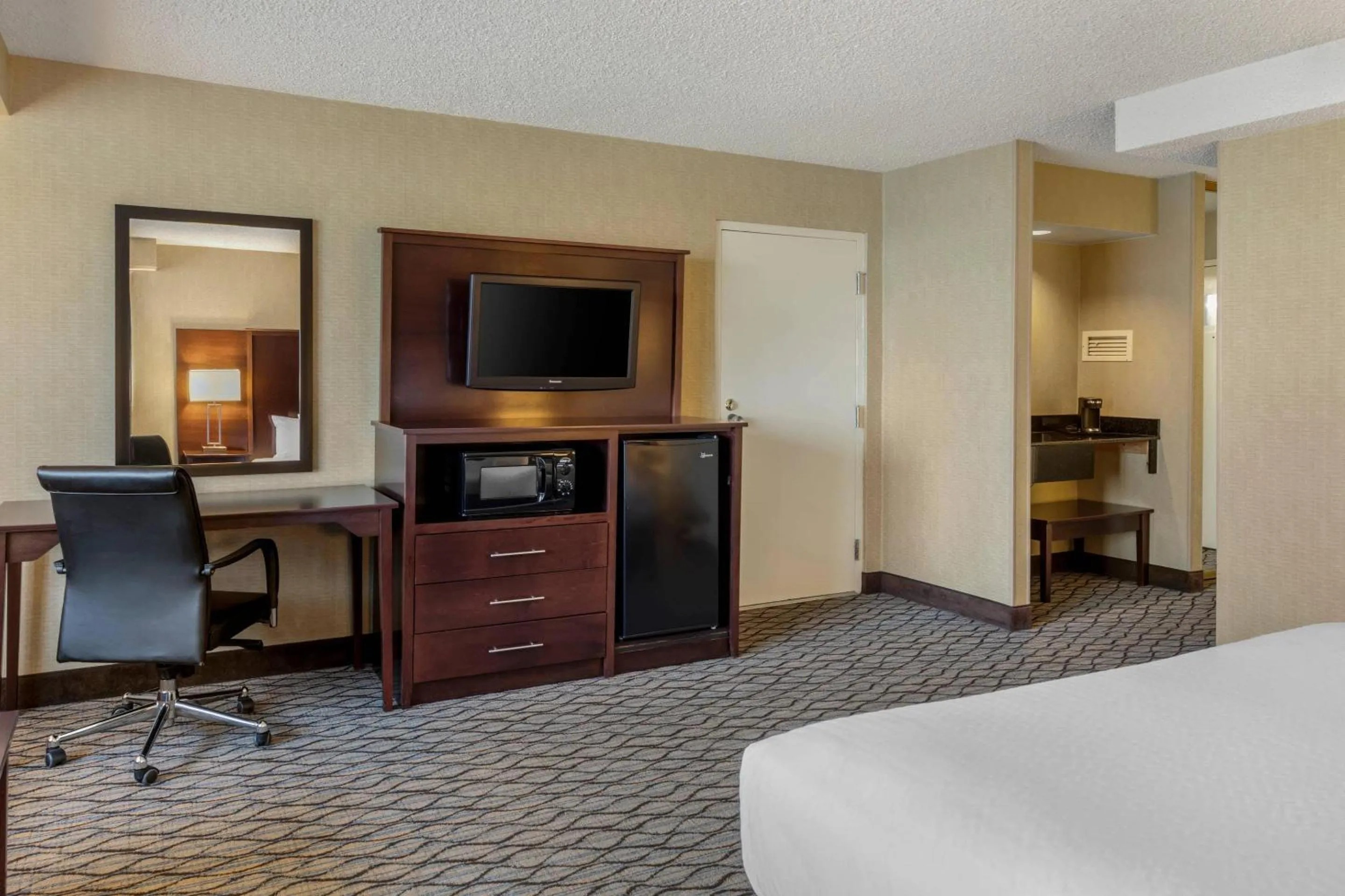 Bedroom, Bed in Clarion Hotel Anaheim Resort