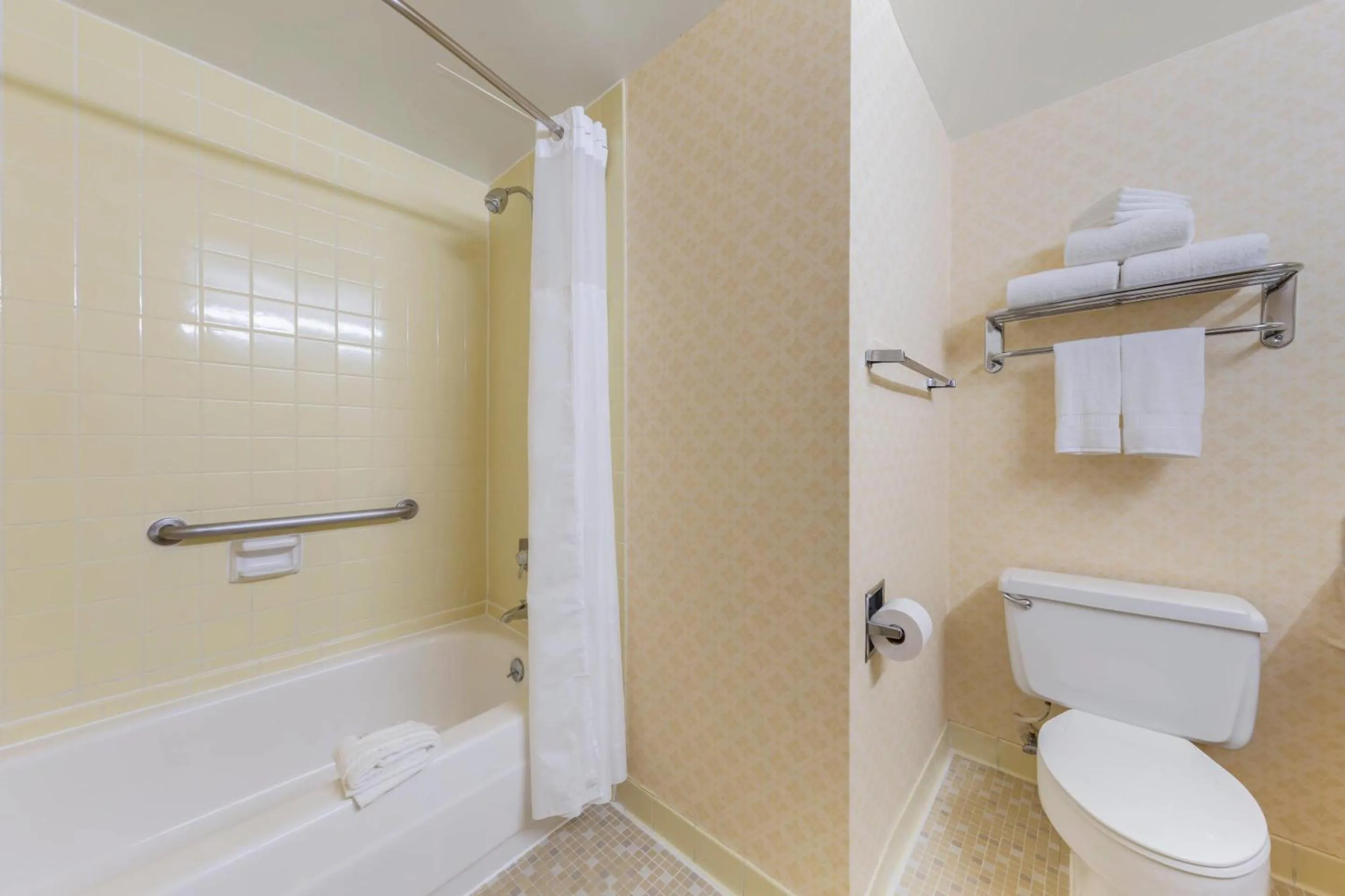 Bedroom in Clarion Hotel Anaheim Resort