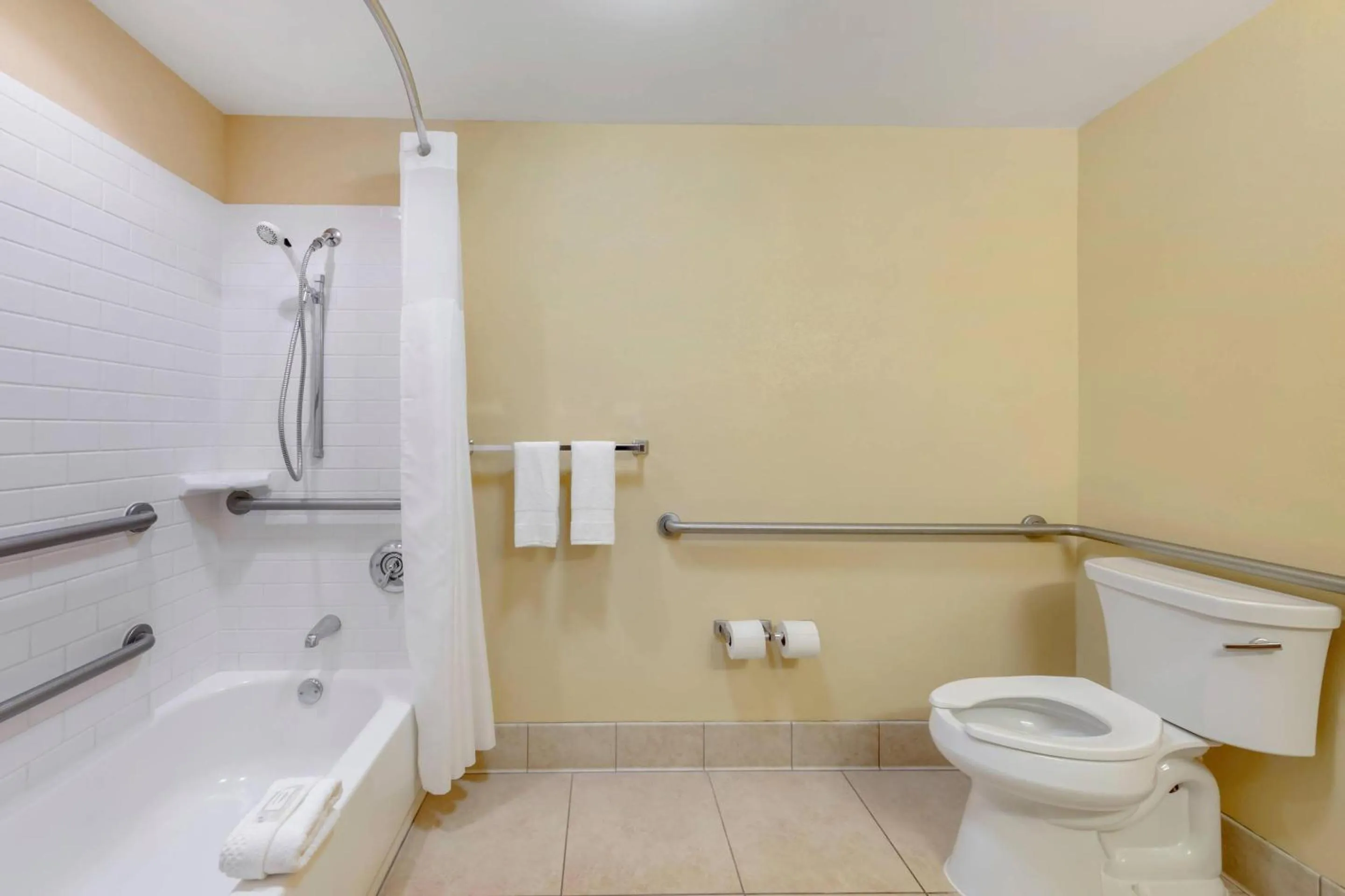 Bedroom in Clarion Hotel Anaheim Resort