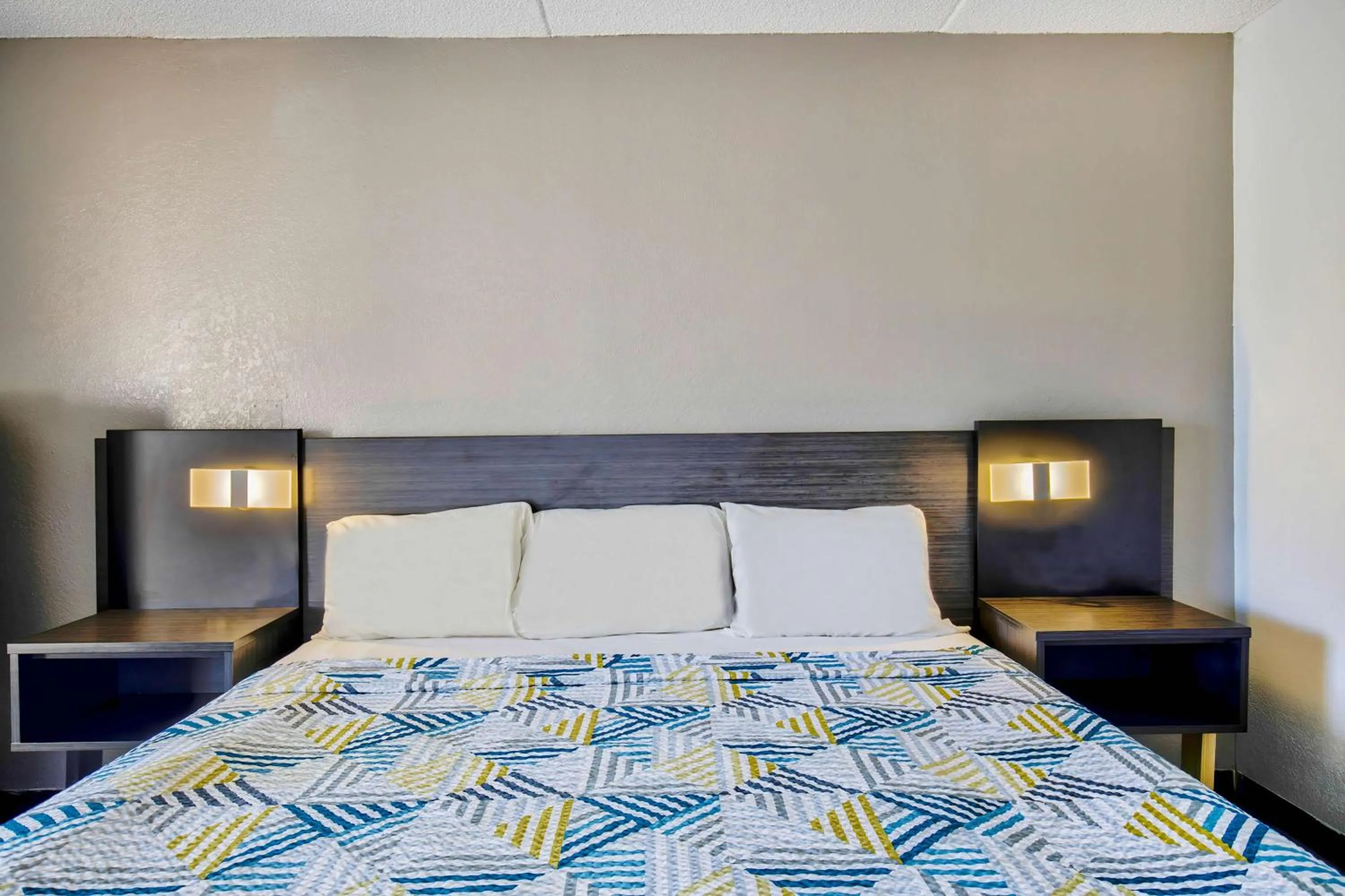 Bedroom, Bed in Motel 6-Ashland, VA