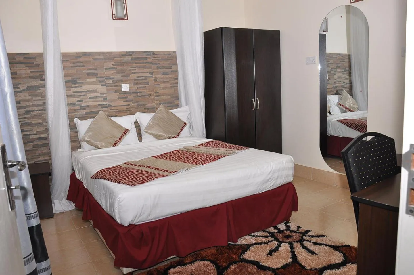 Bedroom, Bed in Latitude 1 Suites