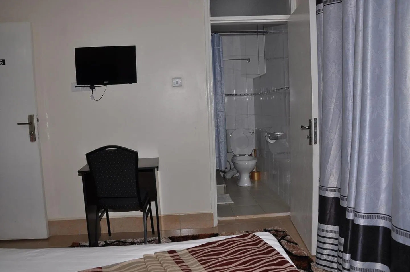 Shower in Latitude 1 Suites