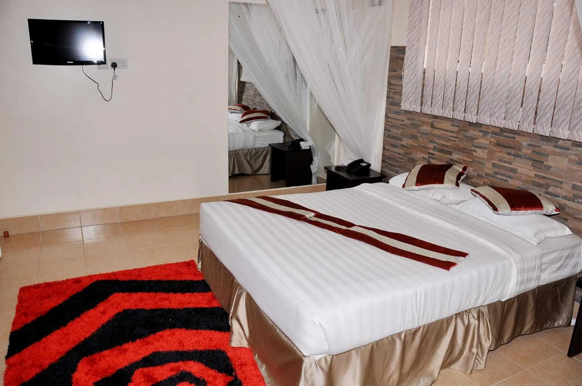 Bedroom, Bed in Latitude 1 Suites