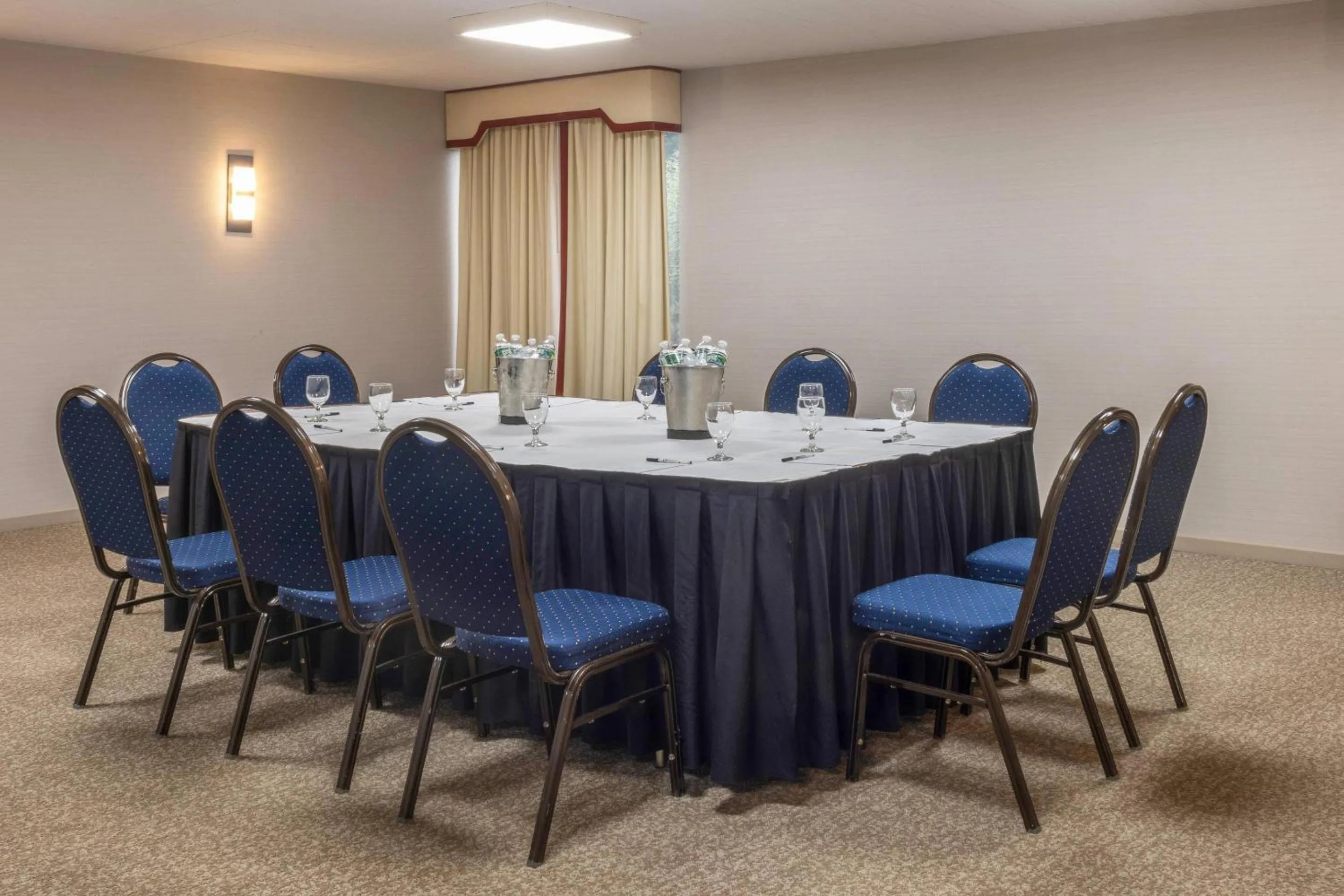Meeting/conference room in Radisson Hotel Hauppauge-Long Island