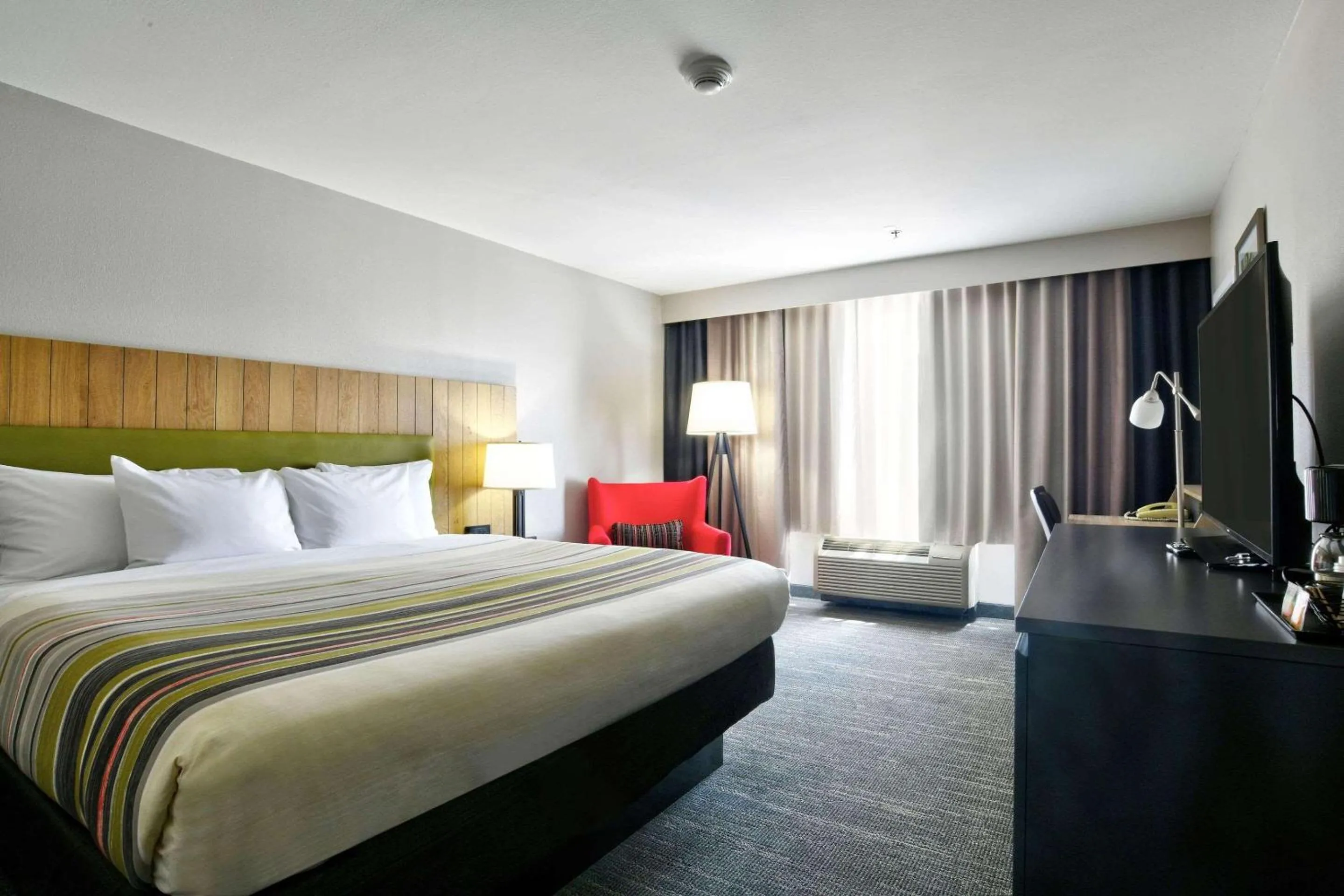 Bedroom, Bed in Country Inn & Suites by Radisson, Oklahoma City Airport, OK
